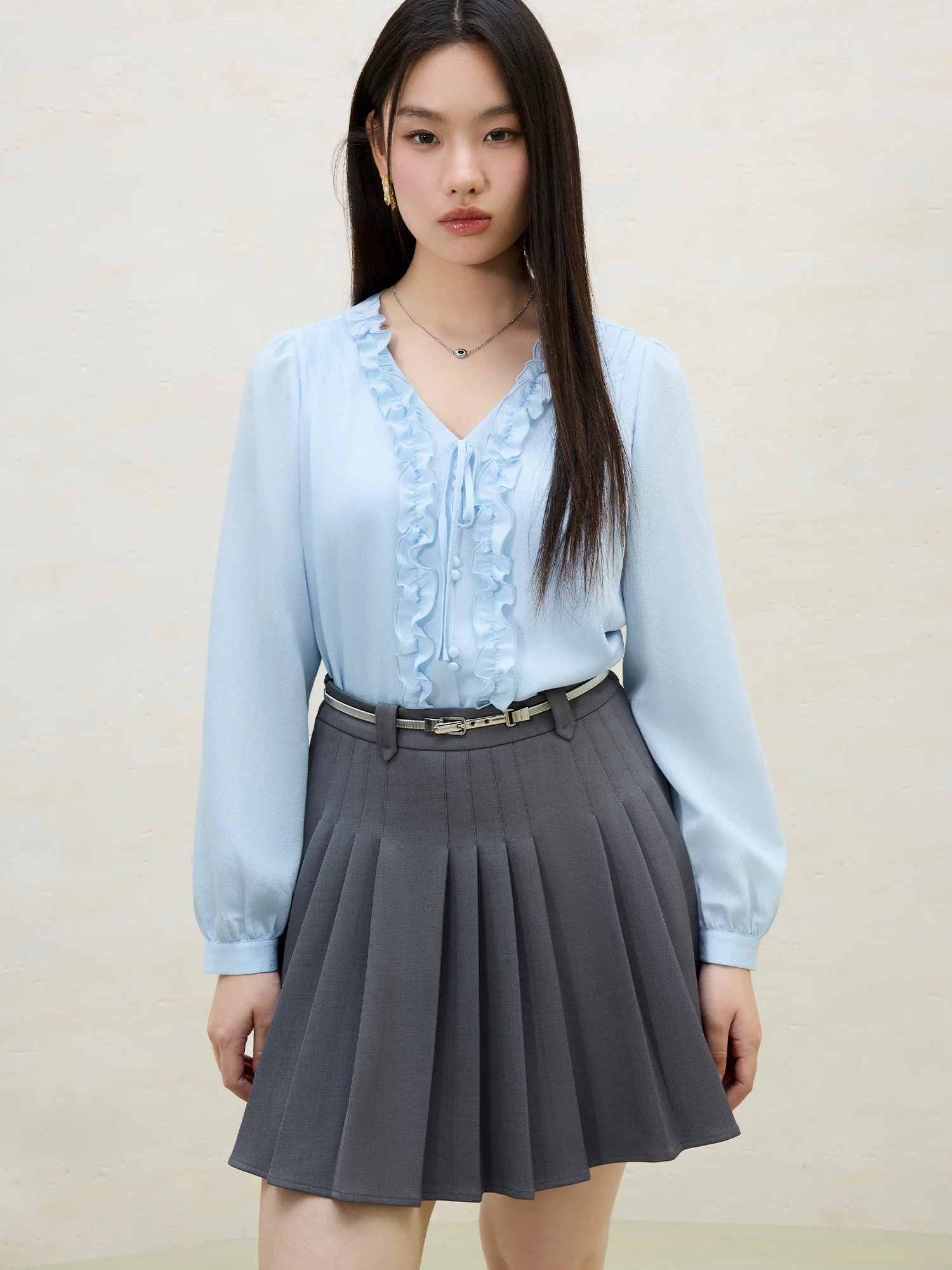 DUSHU Office Lady Women's Design Ruffled V-neck Long-sleeved Shirt 2025 Spring New Commuter Casual Loose Top 25DS81257
DUSHU Office Lady Women's Design Ruffled V-neck Long-sleeved Shirt 2025 Spring New Commuter Casual Loose Top 25DS81257