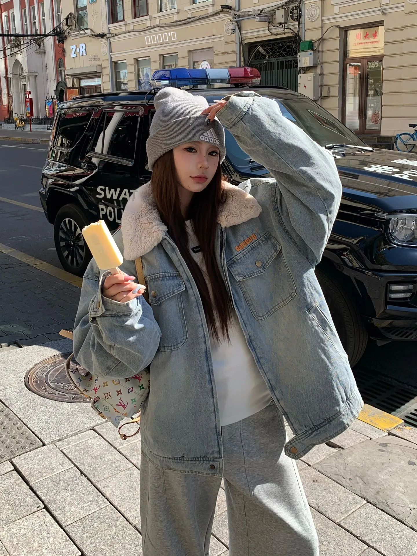 Loose Women's Denim Jaet with Faux Fur Collar Stand Collar Warm Cotton Coat Korean Sle Autumn Winter Outerwear Coat
Loose Women's Denim Jaet with Faux Fur Collar Stand Collar Warm Cotton Coat Korean Sle Autumn Winter Outerwear Coat