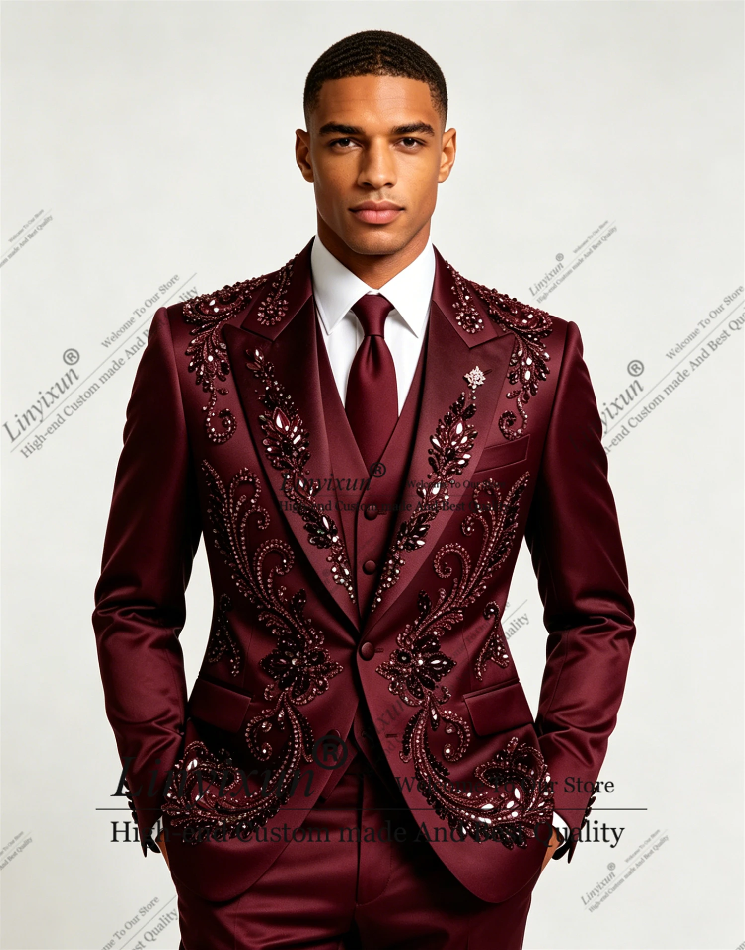 Handsome Suit Men 3 Piece Sets Sparkly Crystals Beaded Groom Blazer Customized Single Breasted Wedding Tuxedo calça masculina
Handsome Suit Men 3 Piece Sets Sparkly Crystals Beaded Groom Blazer Customized Single Breasted Wedding Tuxedo calça masculina