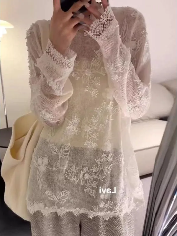 Korean Sle Lace Trim Hollow Long Sve round Ne irt Women Early Autumn Sweet Temperament Loose Embroidery Thin Top
Korean Sle Lace Trim Hollow Long Sve round Ne irt Women Early Autumn Sweet Temperament Loose Embroidery Thin Top