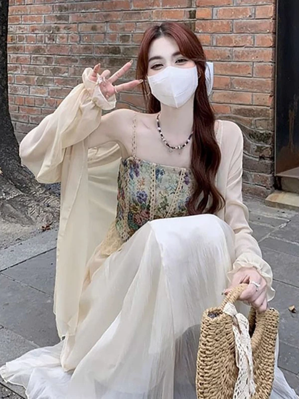 Summer 2026 Vintage Oil Painting Fashion Slimming Strap Dress Women's Design Sense Small Audience Long Dress Three-piece Set
Summer 2026 Vintage Oil Painting Fashion Slimming Strap Dress Women's Design Sense Small Audience Long Dress Three-piece Set