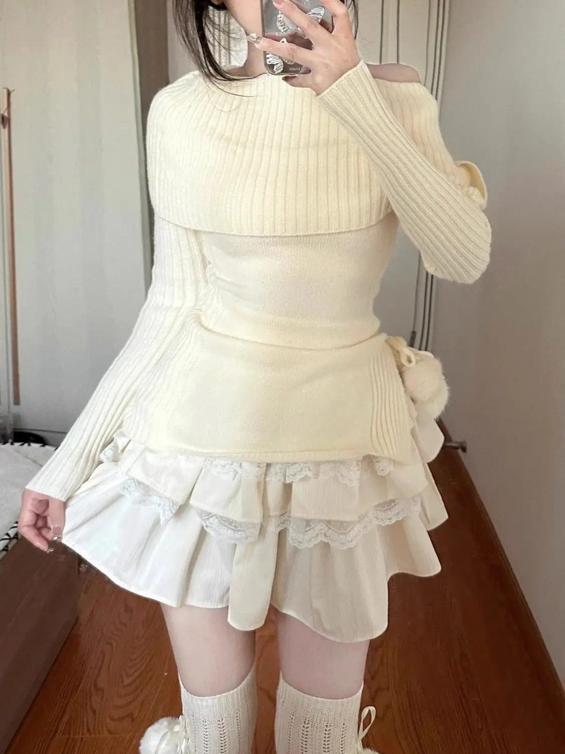NONSAR Winter Kawaii Sweet 2 Piece Set Woman Off Shoulder Bow Knitted Tops + Mini Cake Skirt Female Korean Fashion Casual Suit
NONSAR Winter Kawaii Sweet 2 Piece Set Woman Off Shoulder Bow Knitted Tops + Mini Cake Skirt Female Korean Fashion Casual Suit