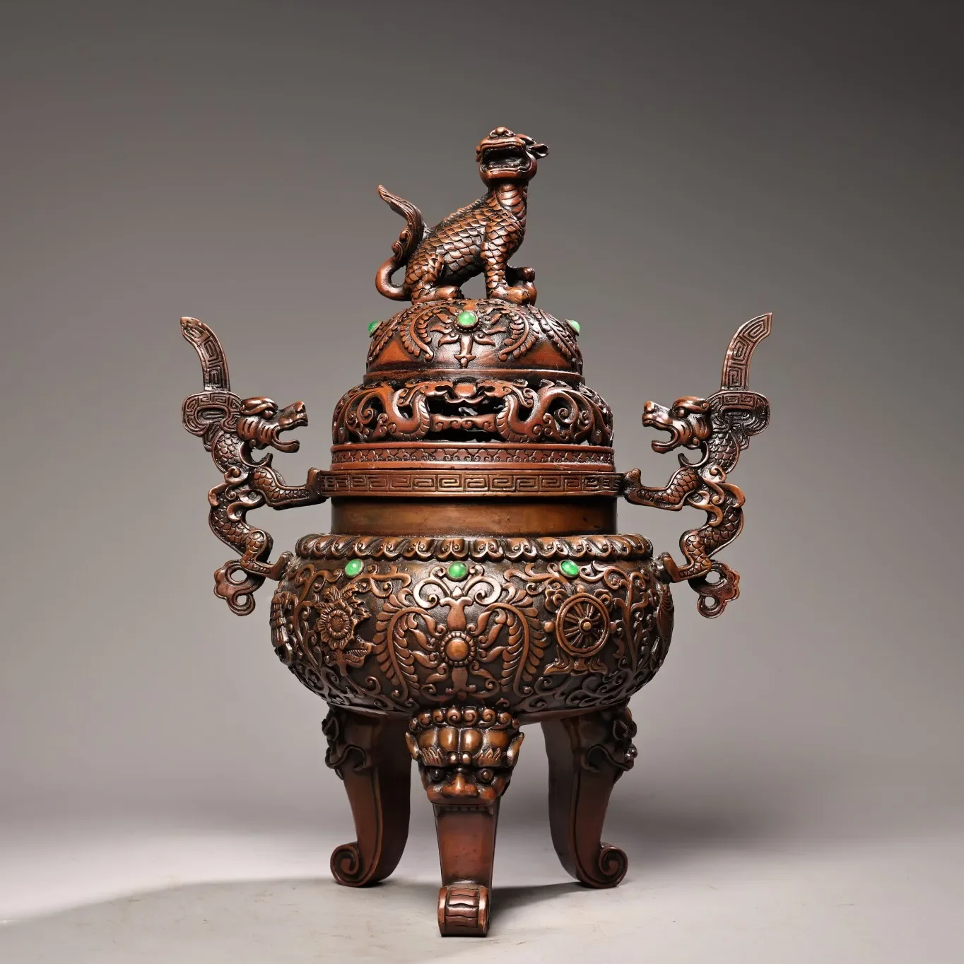 11"Tibetan Temple Collection Old Bronze Mosaic Gem Kirin Statue Cover Dragon Ear Incense Burner Amass wealth Ornaments
11"Tibetan Temple Collection Old Bronze Mosaic Gem Kirin Statue Cover Dragon Ear Incense Burner Amass wealth Ornaments