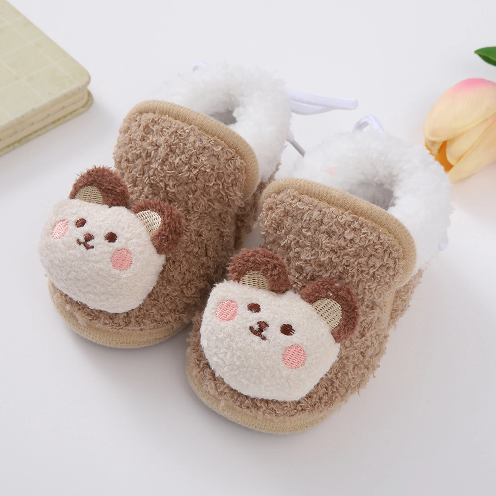 Детские зимние пинетки, теплые плюшевые сапоги, обувь для первых ходунков с героями мультфильмов, прогулочная обувь на нескользящей мягкой подошве для маленьких девочек
Детские зимние пинетки, теплые плюшевые сапоги, обувь для первых ходунков с героями мультфильмов, прогулочная обувь на нескользящей мягкой подошве для маленьких девочек