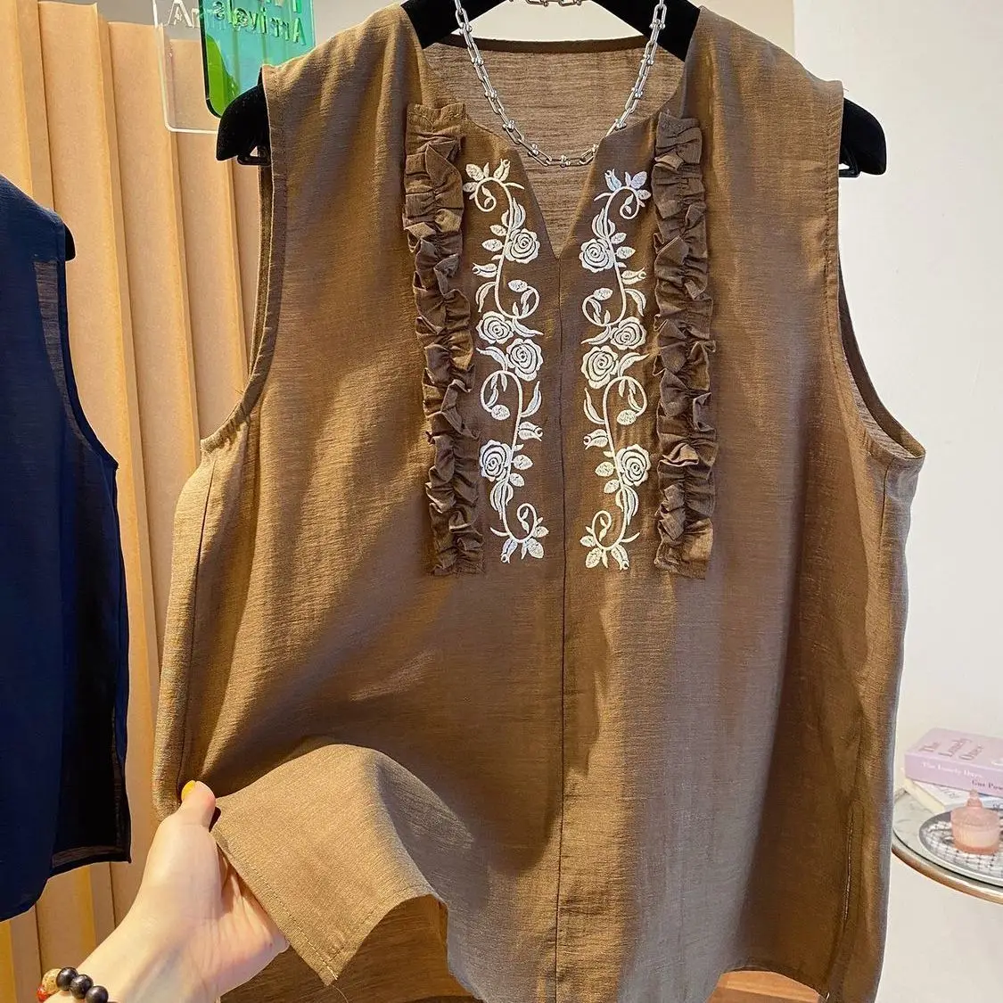 Brown Embroidered Floral Tank Top with Ruffle Trim Women Sleeveless Summer Casual Boho Vest Top Loose Fit Lightweight Linen
Brown Embroidered Floral Tank Top with Ruffle Trim Women Sleeveless Summer Casual Boho Vest Top Loose Fit Lightweight Linen