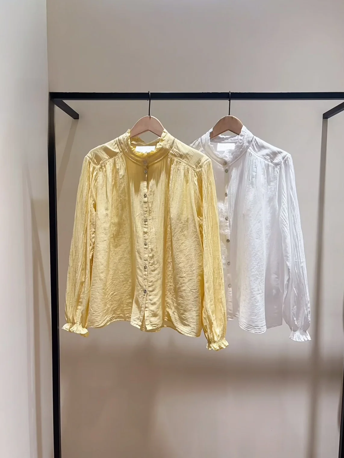 Romantic Vacation Style Long Sleeve Stand Collar Shirt Top in Pure Color Cotton Casual Breathable Women's Summer Fashion
Romantic Vacation Style Long Sleeve Stand Collar Shirt Top in Pure Color Cotton Casual Breathable Women's Summer Fashion