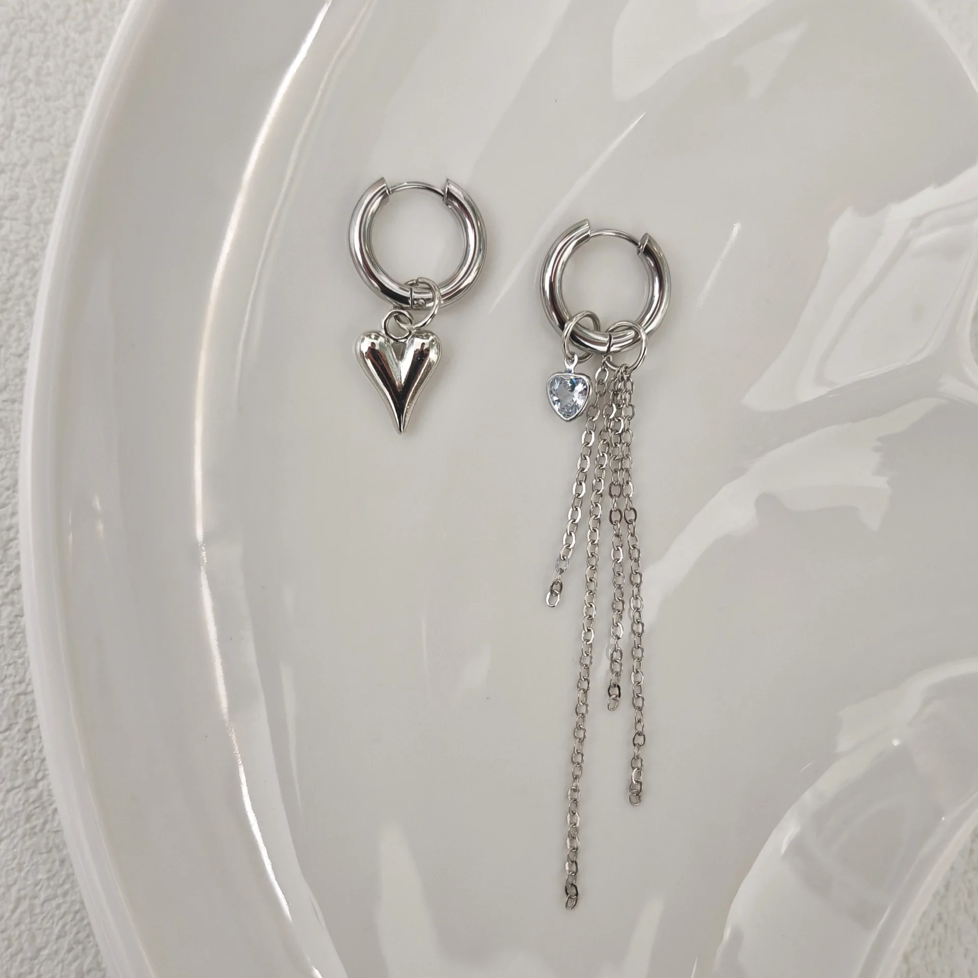2025 Simple Sparkling Crystal Heart Shaped Tassel Pendant Earrings Sweet Fashion Girl Charm Birthday Lover Jewelry Gift 
2025 Simple Sparkling Crystal Heart Shaped Tassel Pendant Earrings Sweet Fashion Girl Charm Birthday Lover Jewelry Gift