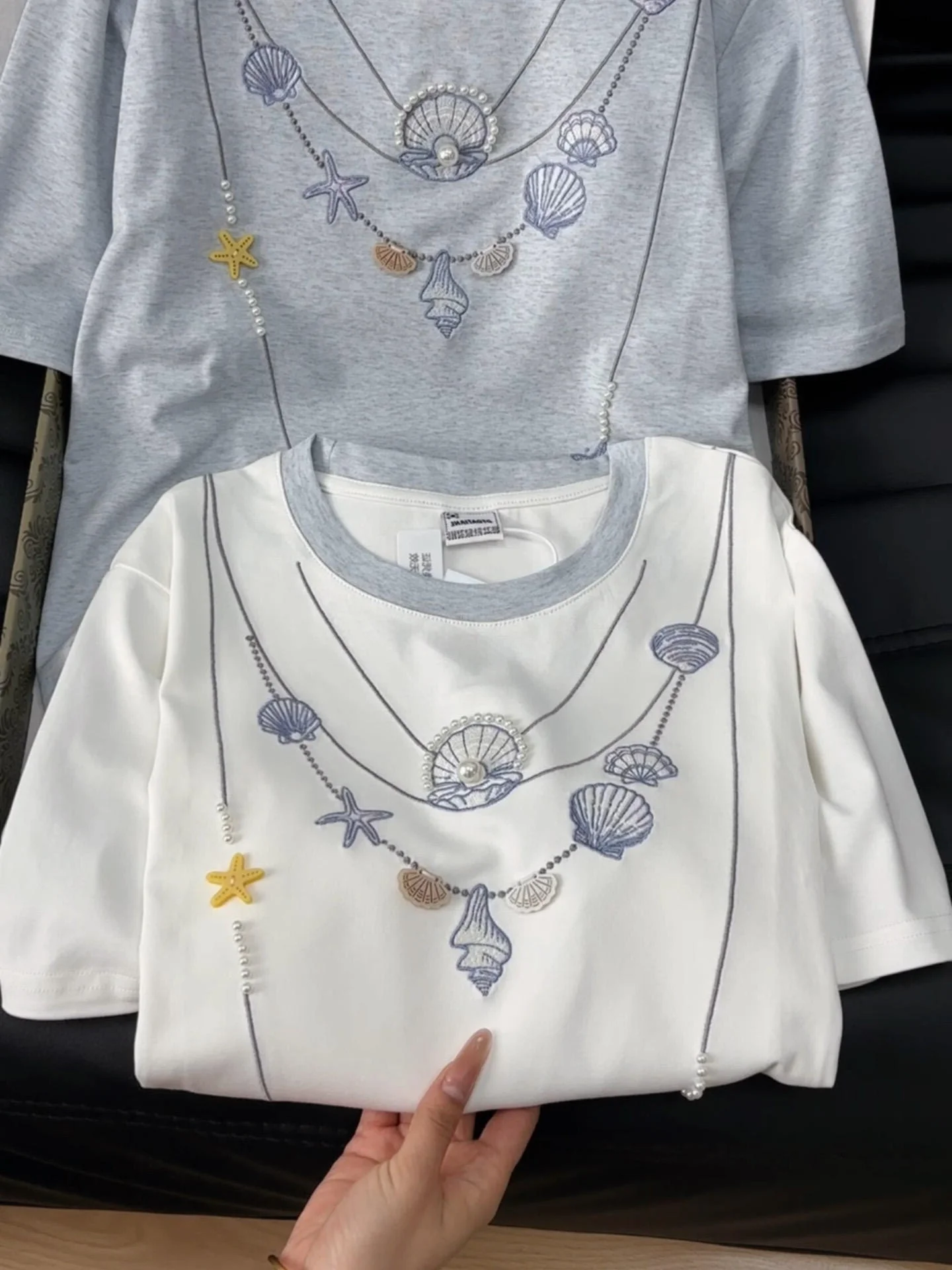 Elegant Embroidered Pearl Star Short Sleeve Cotton T-Shirt Women's Loose Fit Summer Slimming Color Block Fashion Top
Elegant Embroidered Pearl Star Short Sleeve Cotton T-Shirt Women's Loose Fit Summer Slimming Color Block Fashion Top