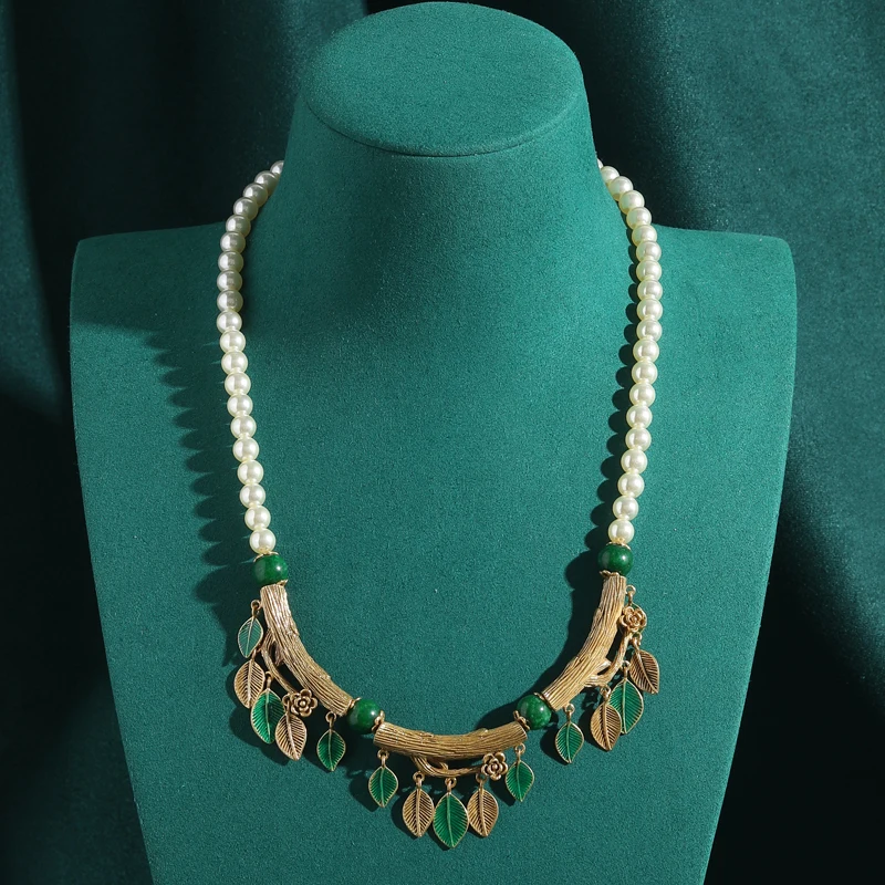 Vintage Pearl Necklace Woman Chain Choker Tassels Branch Leaf Antique Gold Color Luxury Designer Jewelry 2025 Wedding Christmas
Vintage Pearl Necklace Woman Chain Choker Tassels Branch Leaf Antique Gold Color Luxury Designer Jewelry 2025 Wedding Christmas