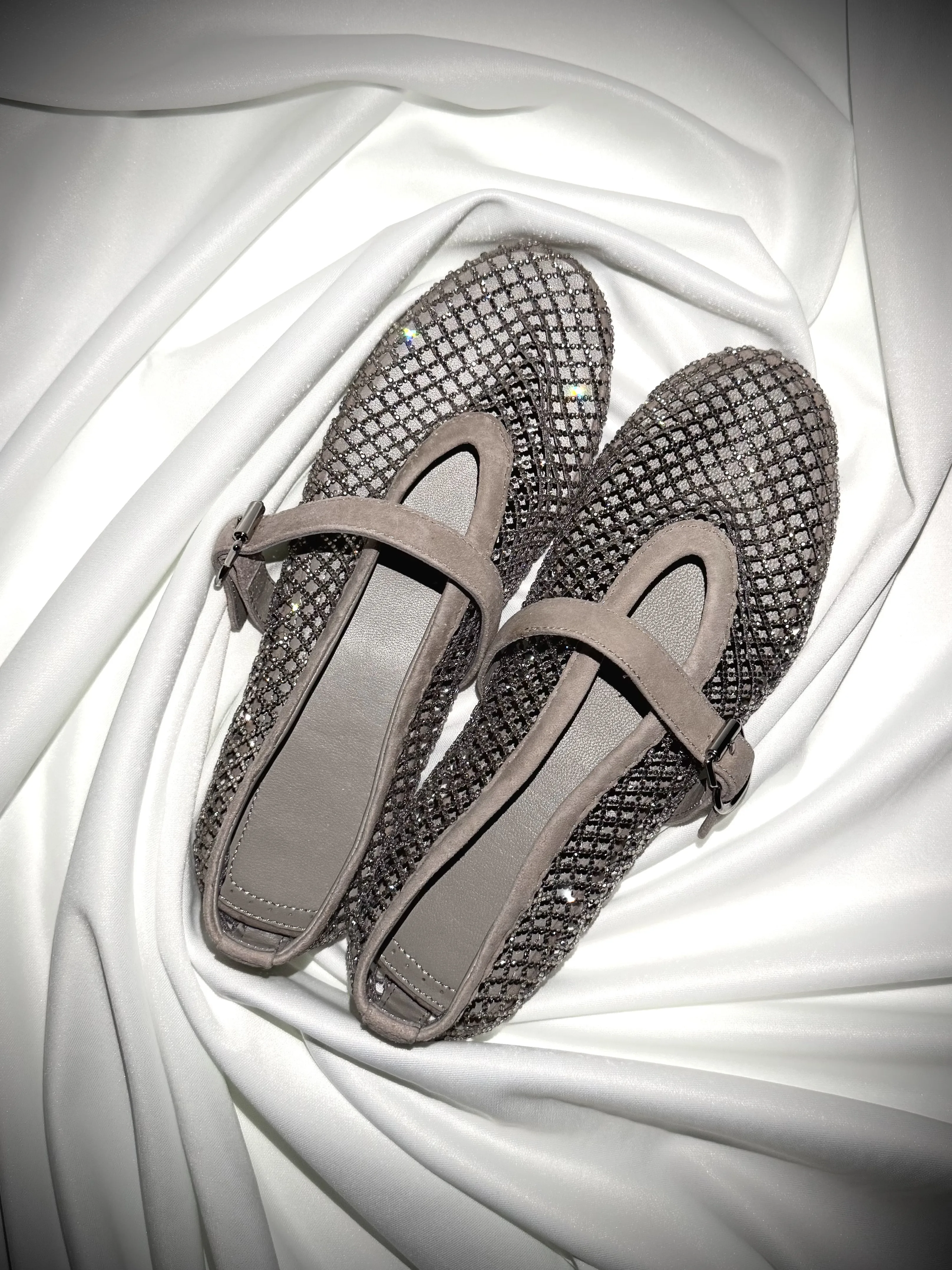 Breathable Mesh Rhinestone Mary Jane Flats, Women Hollow Out Fishnet Shoes, Comfortable One Strap Casual Flat Shoes
Breathable Mesh Rhinestone Mary Jane Flats, Women Hollow Out Fishnet Shoes, Comfortable One Strap Casual Flat Shoes