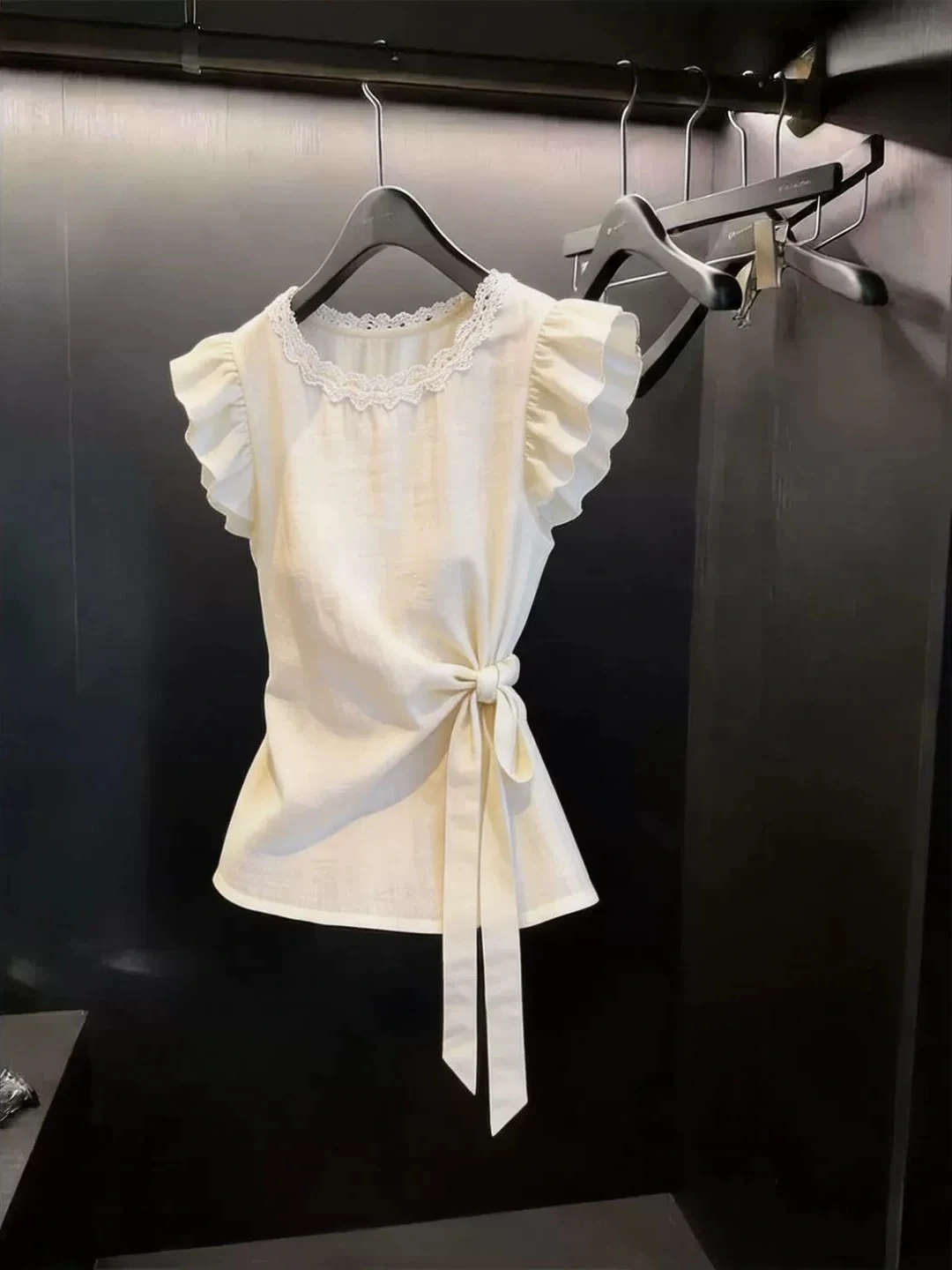 Elegant Sweet Shirt Women's Fashion Summer Top Luxury Style Short Sleeve round Neck Color Commute Style Slim Fit Shirt
Elegant Sweet Shirt Women's Fashion Summer Top Luxury Style Short Sleeve round Neck Color Commute Style Slim Fit Shirt