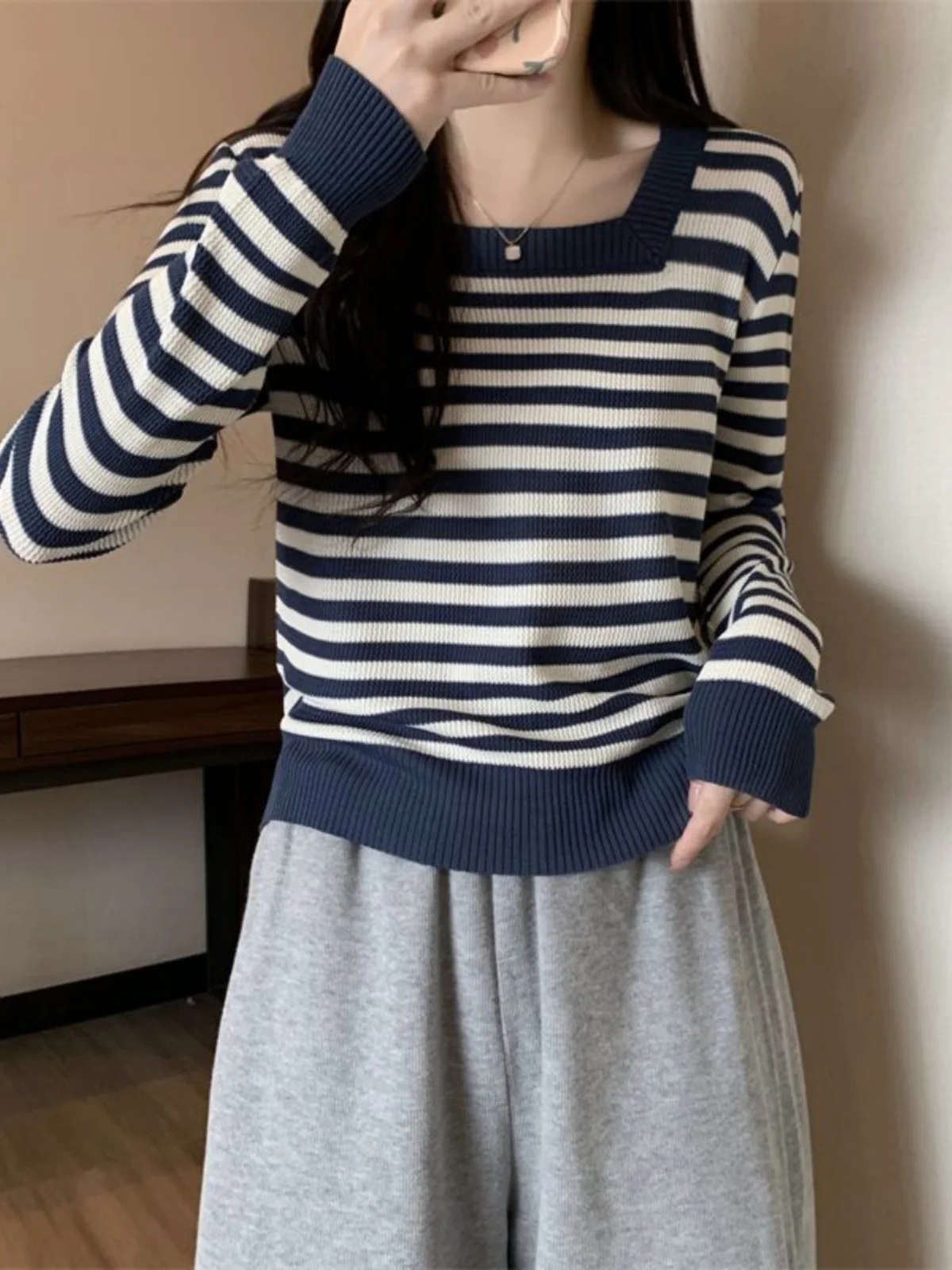 Slimming Large Size Loose Knitted Top with Square Collar And Stripes for Women Fashionable Spring Autumn Long Sleeve Base Shirt
Slimming Large Size Loose Knitted Top with Square Collar And Stripes for Women Fashionable Spring Autumn Long Sleeve Base Shirt