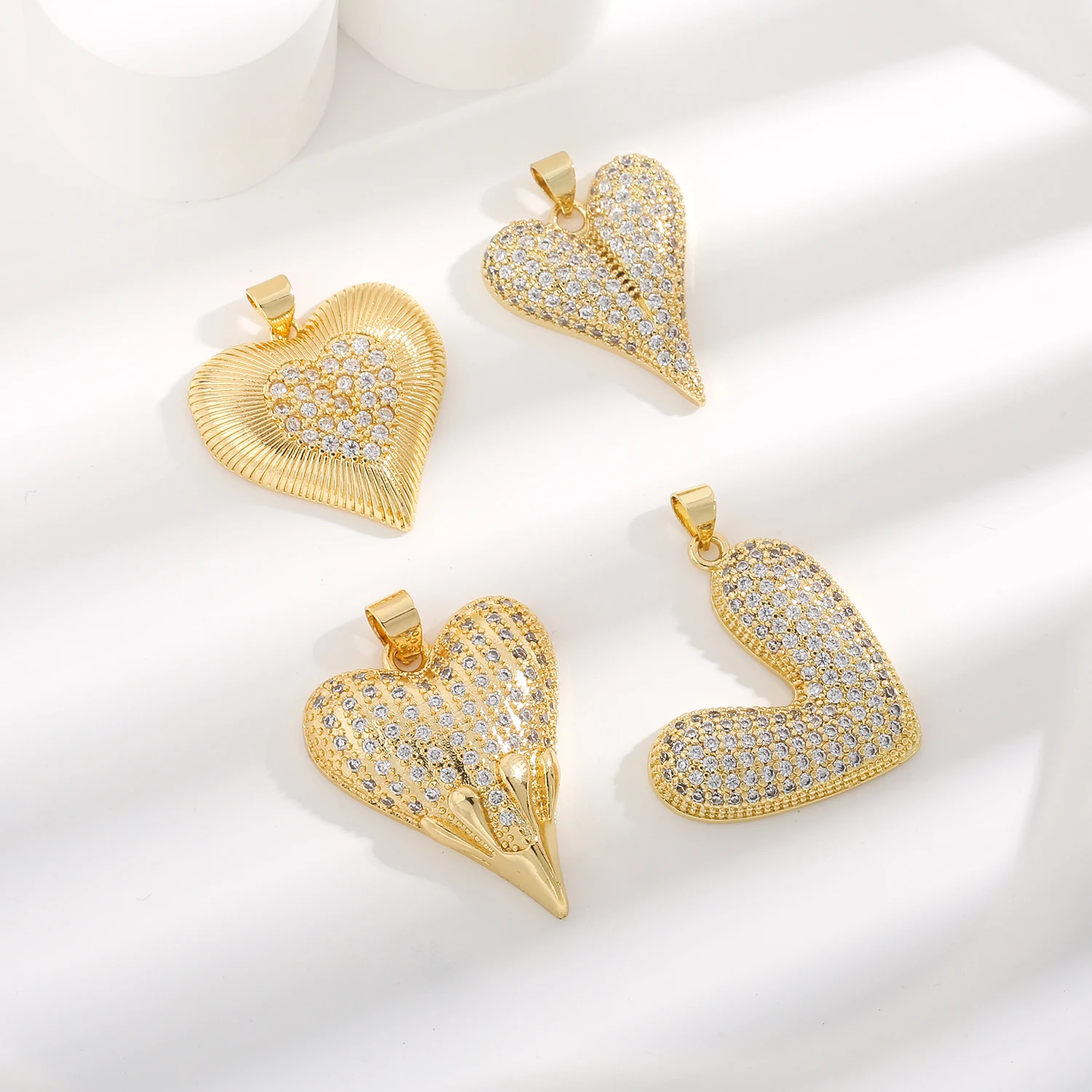14K Gold Plated Brass Heart Pendant Necklace with Cubic Zirconia Trendy Hip Hop Jewelry for Women Girls Fashion Accessories Gift
14K Gold Plated Brass Heart Pendant Necklace with Cubic Zirconia Trendy Hip Hop Jewelry for Women Girls Fashion Accessories Gift