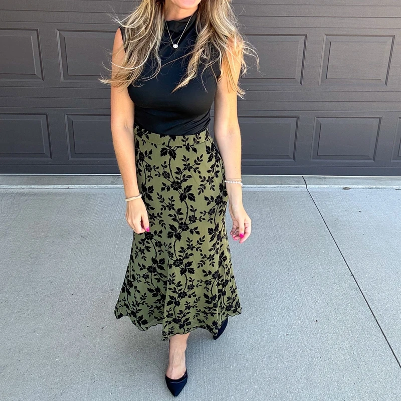 2026 Women's Boho Floral Print Y2k Vintage Mesh Sheer Long Skirts Elastic High Waisted Mermaid Hem 90s Grunge Maxi Skirt
2026 Women's Boho Floral Print Y2k Vintage Mesh Sheer Long Skirts Elastic High Waisted Mermaid Hem 90s Grunge Maxi Skirt