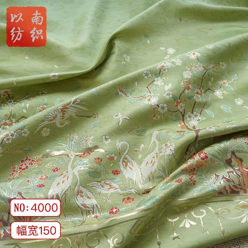 Hanfu horse-face skirt gold silk short jacquard cloth ancient style dark pattern flower decoration fabric
Hanfu horse-face skirt gold silk short jacquard cloth ancient style dark pattern flower decoration fabric