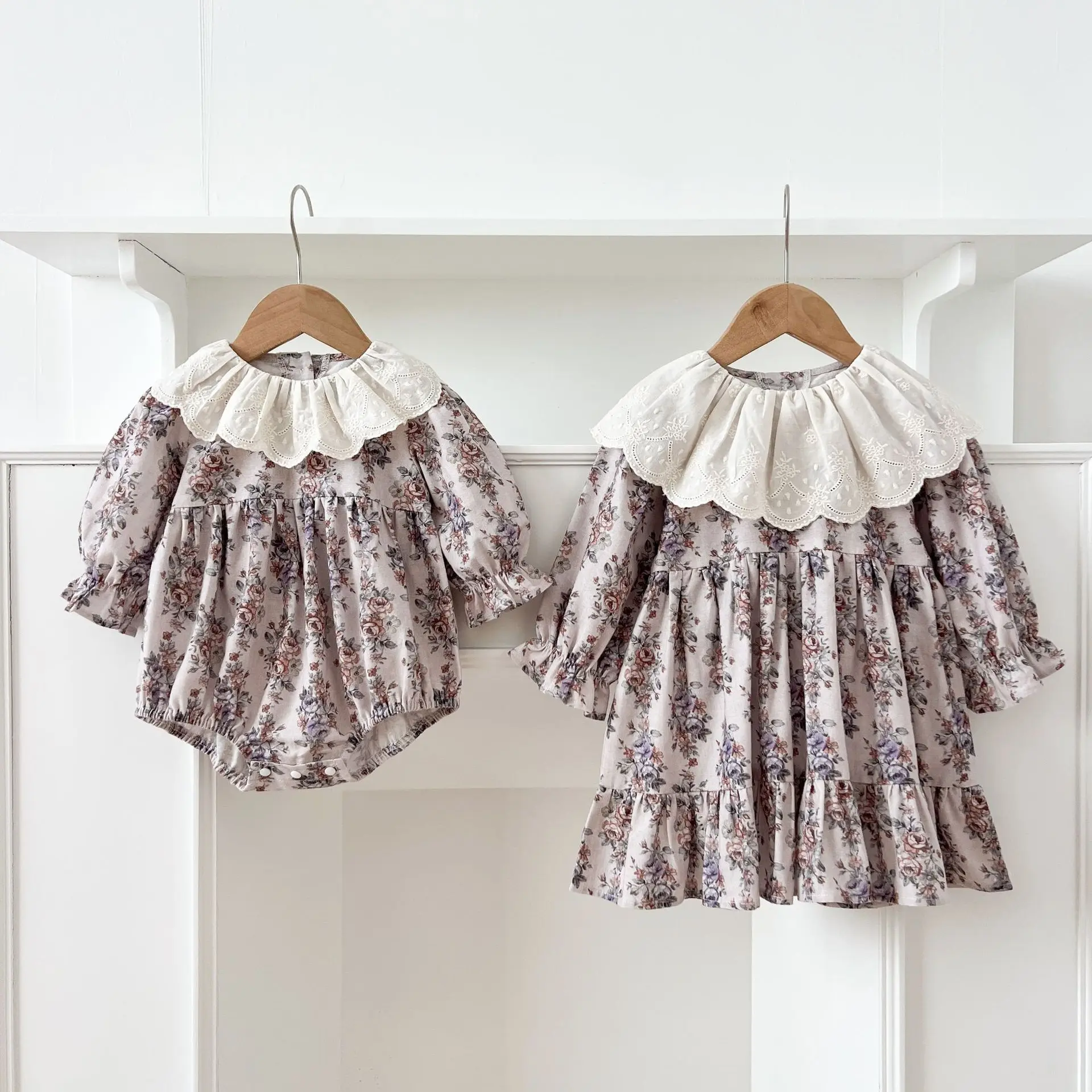 2025 Autumn Sibling Matching Outfits Baby Girl Romper and Toddler Dress Floral Lace Korean Style Sisters Clothes
2025 Autumn Sibling Matching Outfits Baby Girl Romper and Toddler Dress Floral Lace Korean Style Sisters Clothes