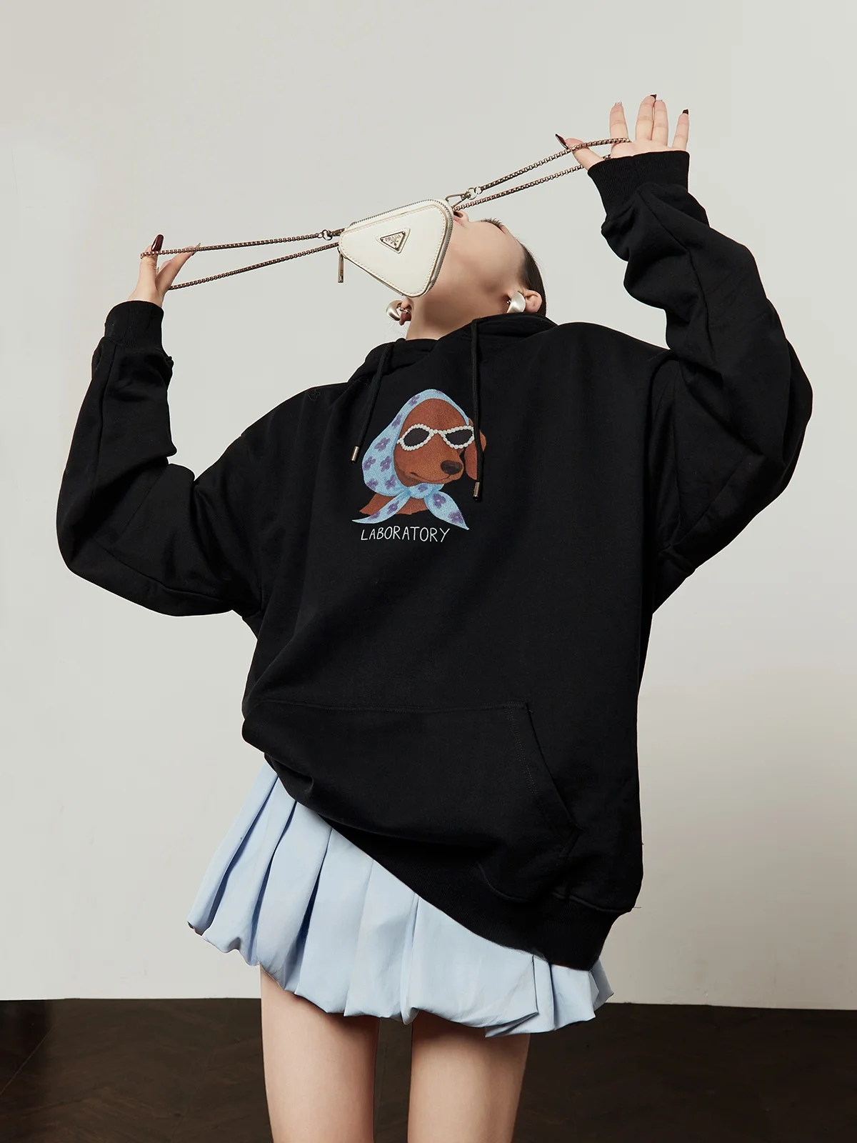 Blue Flower Headscarf Doggy Black Sweatshirt Women's Loose Slimming Top Spring 2026 New Style Casual Long Sleeve Streetwear
Blue Flower Headscarf Doggy Black Sweatshirt Women's Loose Slimming Top Spring 2026 New Style Casual Long Sleeve Streetwear
