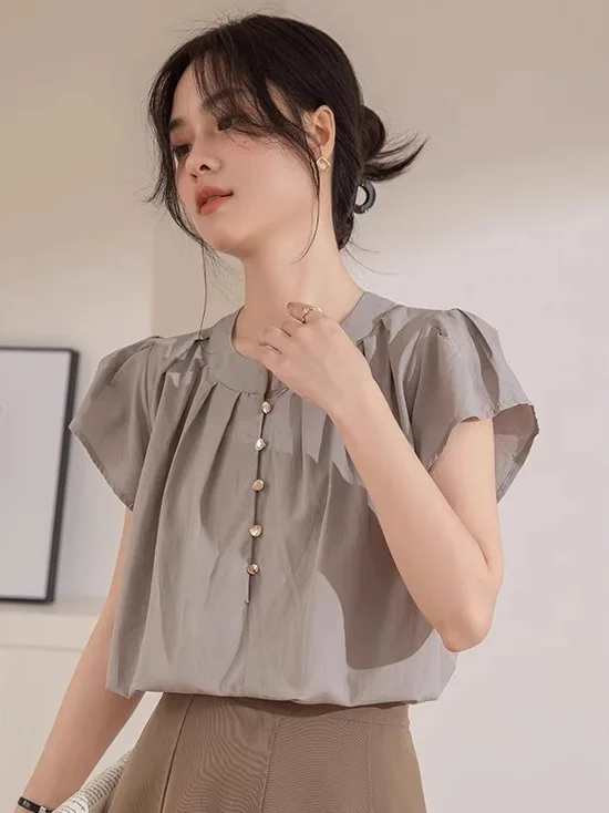 Summer 2026 Vintage Ele Lady's irt round Ne Thin Flng Sve Luxury Lightweight Pleated Top for Women Sweet Sle L...
Summer 2026 Vintage Ele Lady's irt round Ne Thin Flng Sve Luxury Lightweight Pleated Top for Women Sweet Sle L...