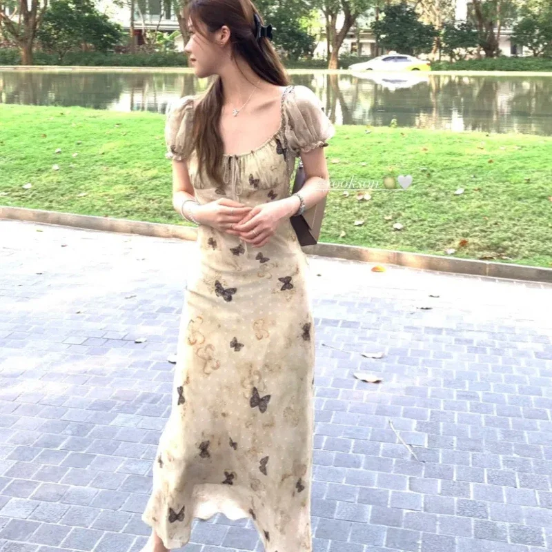 Large French Retro Square Neck Bubble Sleeve Dress with Butterfly Print and Waist Cinching Long Skirt for Women
Large French Retro Square Neck Bubble Sleeve Dress with Butterfly Print and Waist Cinching Long Skirt for Women