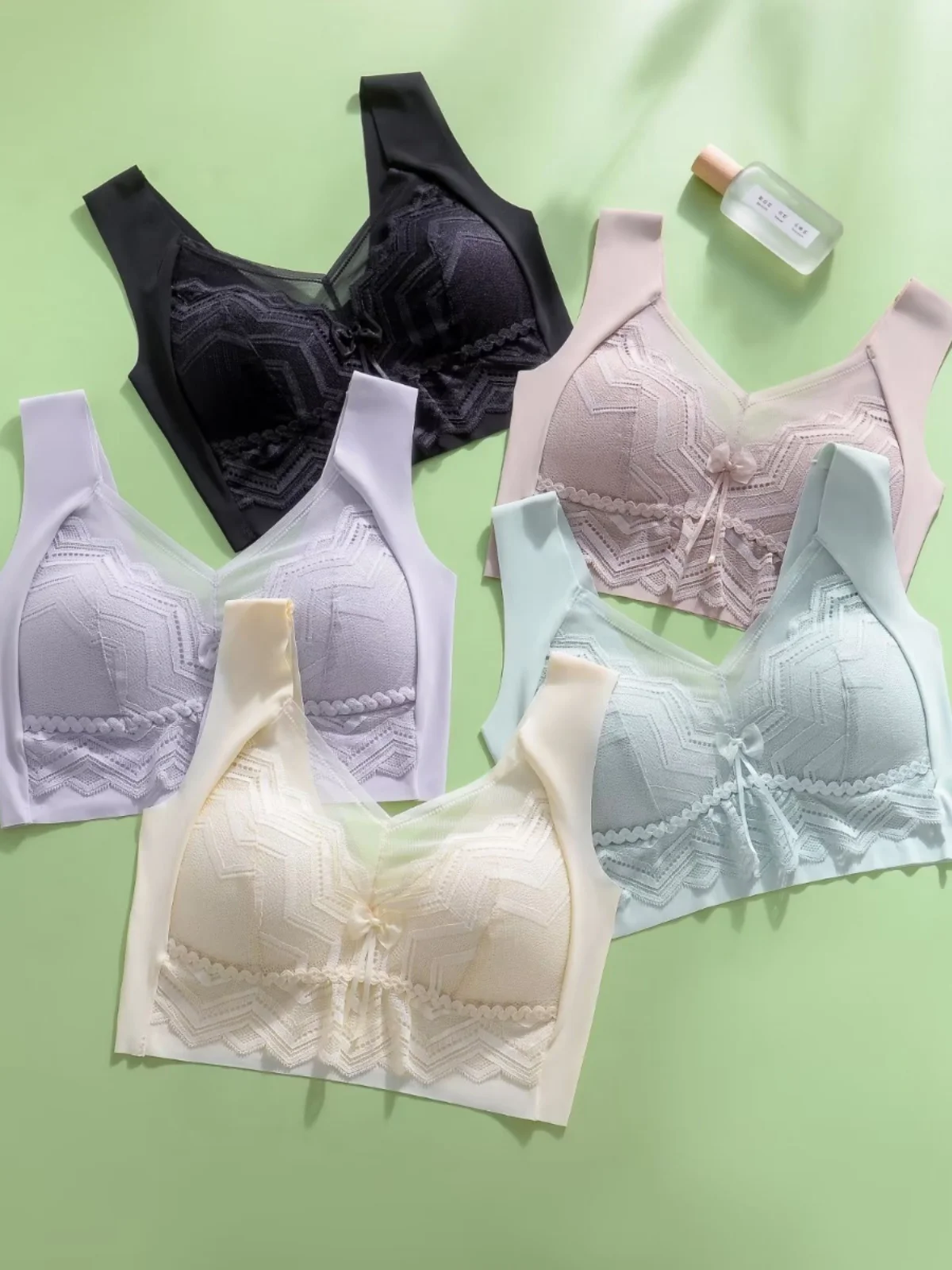 Sexy Large Size Lace Bralette Vest Style Wireless Gathered Seamless Vest Underwear Pure Color Thin Fabric Nylon
Sexy Large Size Lace Bralette Vest Style Wireless Gathered Seamless Vest Underwear Pure Color Thin Fabric Nylon