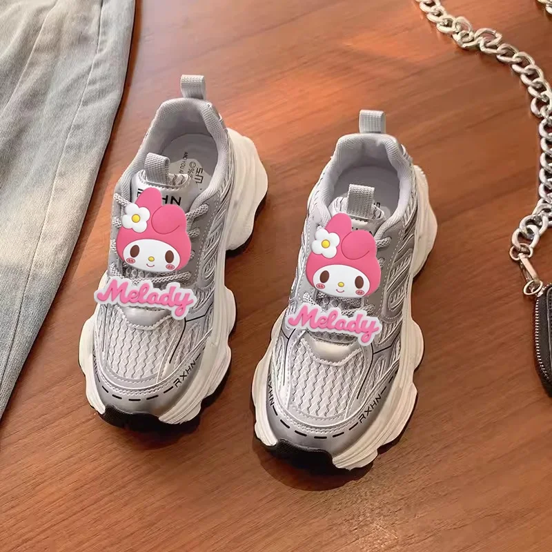 Sanrio hello kitty kuromi, новые весенне-летние кроссовки на платформе, дышащая повседневная обувь с сеткой, женские удлиняющие кроссовки
Sanrio hello kitty kuromi, новые весенне-летние кроссовки на платформе, дышащая повседневная обувь с сеткой, женские удлиняющие кроссовки