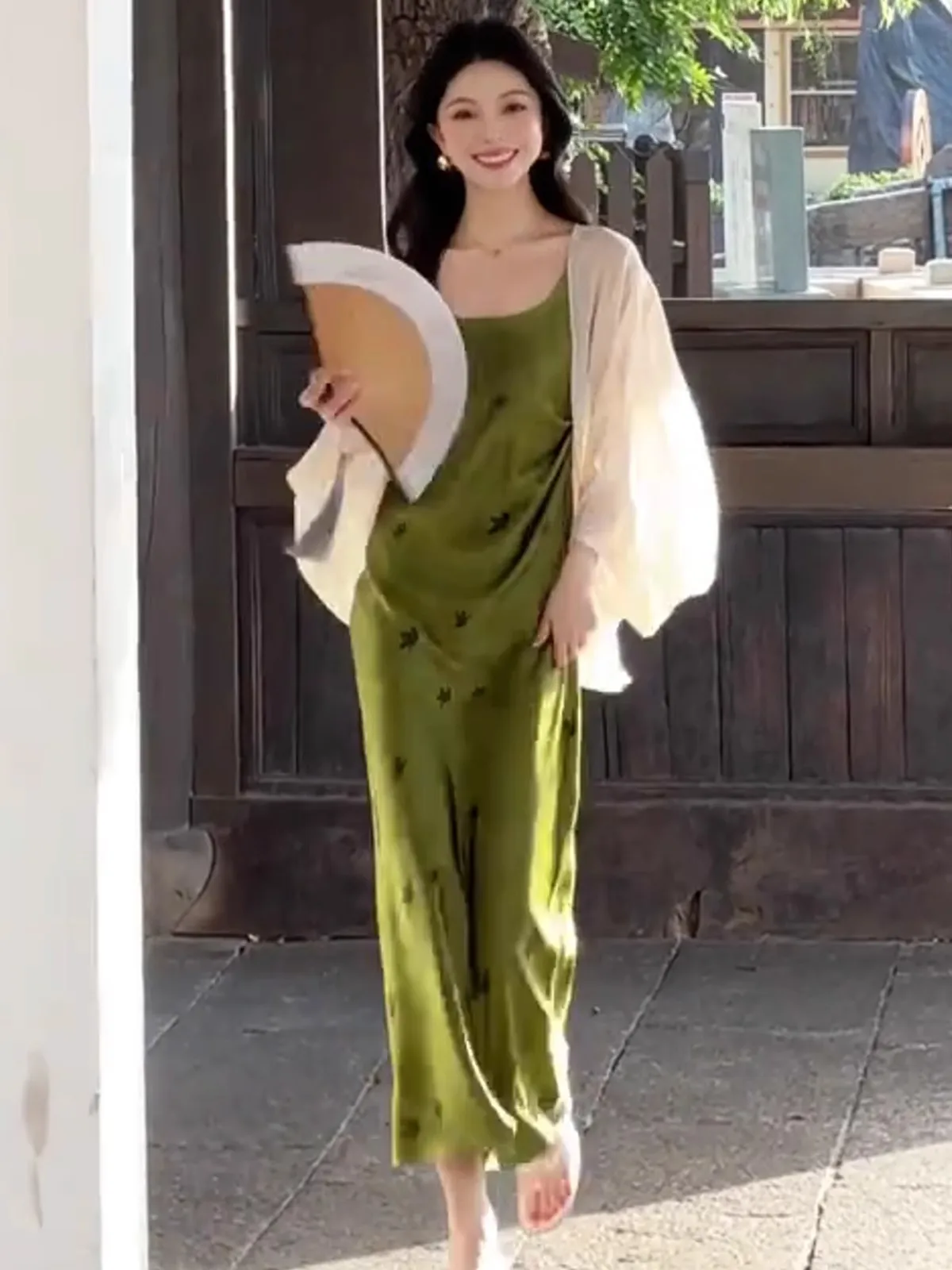 New Chinese Zen Style Satin Floral Embroidery Dress Slimming Open Cardigan Set Summer Fashionable Women's Ensemble Long Sleeve
New Chinese Zen Style Satin Floral Embroidery Dress Slimming Open Cardigan Set Summer Fashionable Women's Ensemble Long Sleeve