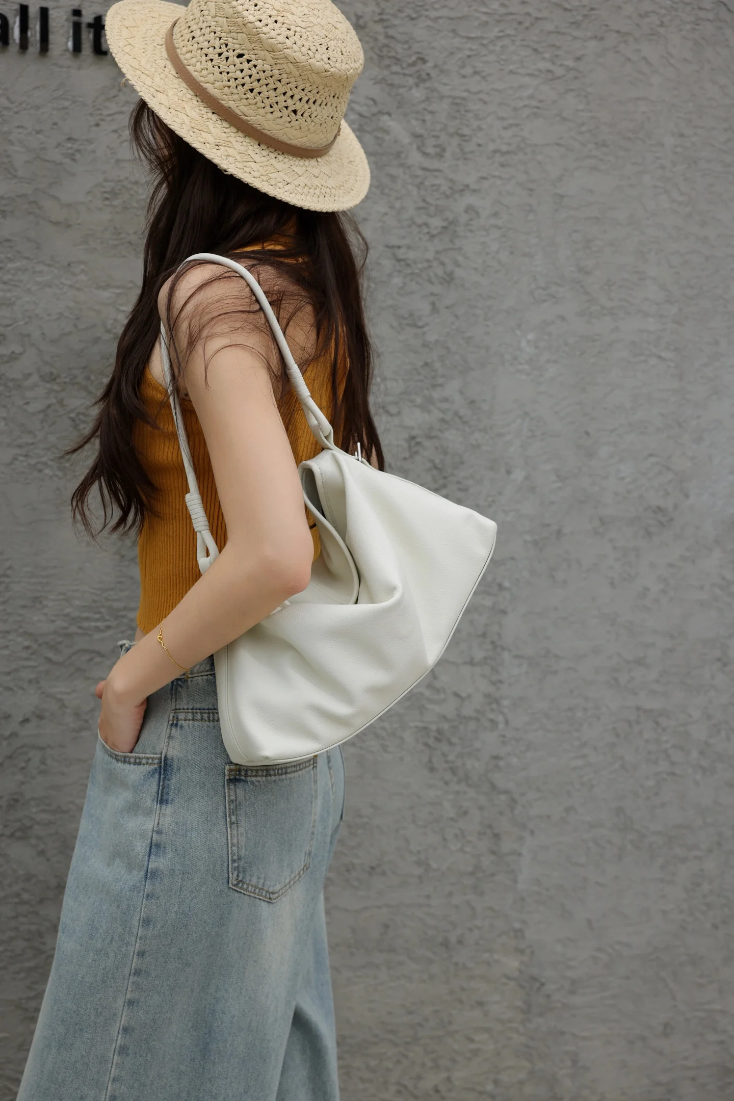 2026 New Top-grain Soft Cowhide Hobo Bag, Relaxed Style Casual Commute Genuine Leather Shoulder Tote & Crossbody Bag for Women
2026 New Top-grain Soft Cowhide Hobo Bag, Relaxed Style Casual Commute Genuine Leather Shoulder Tote & Crossbody Bag for Women