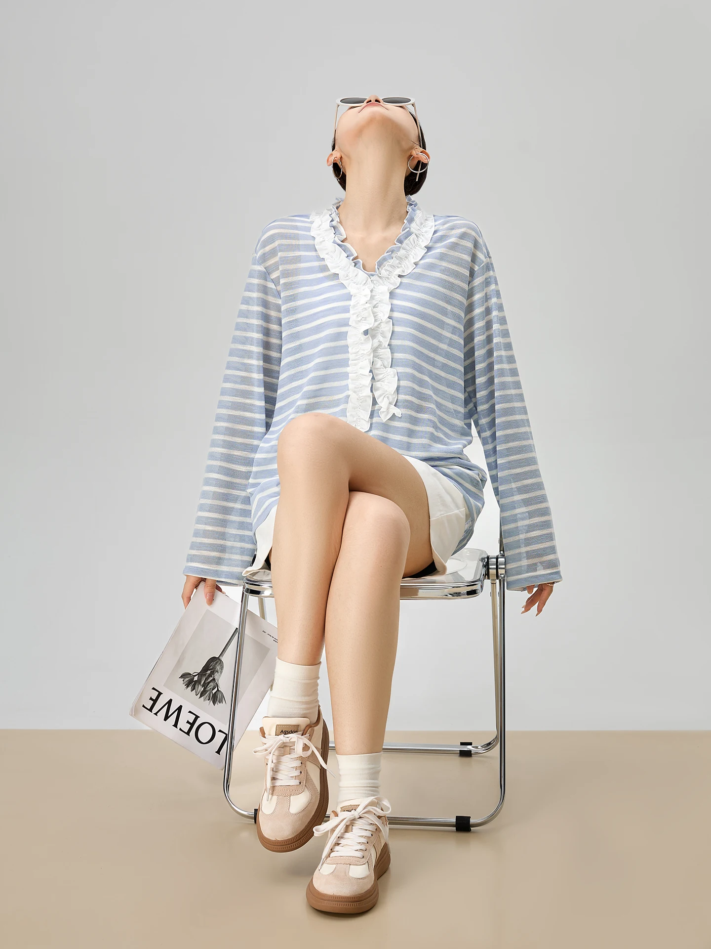 Сине-белая полосатая плиссированная футболка с рюшами V-Ne Long Sve Sun Protection Cover up, летний трендовый женский топ, корейский слей...
Сине-белая полосатая плиссированная футболка с рюшами V-Ne Long Sve Sun Protection Cover up, летний трендовый женский топ, корейский слей...