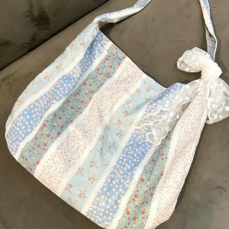 Floral Print Canvas Tote Purse, Lightweight Summer Handbag for Work/College, Spacious Design
Floral Print Canvas Tote Purse, Lightweight Summer Handbag for Work/College, Spacious Design
