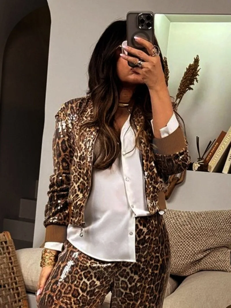 Женские пальто с блестками, осень 2022, блестящая верхняя одежда с воротником-стойкой на молнии, уличная одежда, женская куртка с длинными рукавами и леопардовым принтом, топы
Женские пальто с блестками, осень 2022, блестящая верхняя одежда с воротником-стойкой на молнии, уличная одежда, женская куртка с длинными рукавами и леопардовым принтом, топы