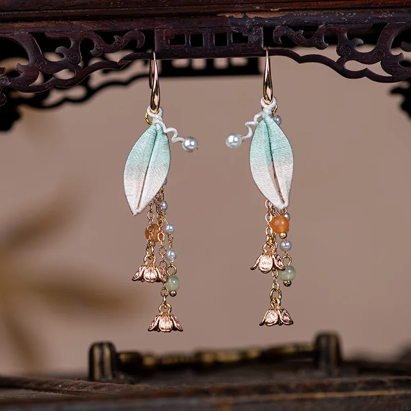 Chinese Style Retro Handmade Flower Wrapped Tassel Women's Earrings, Classical Personalized Accessories, Hanfu Qipao Accessories
Chinese Style Retro Handmade Flower Wrapped Tassel Women's Earrings, Classical Personalized Accessories, Hanfu Qipao Accessories