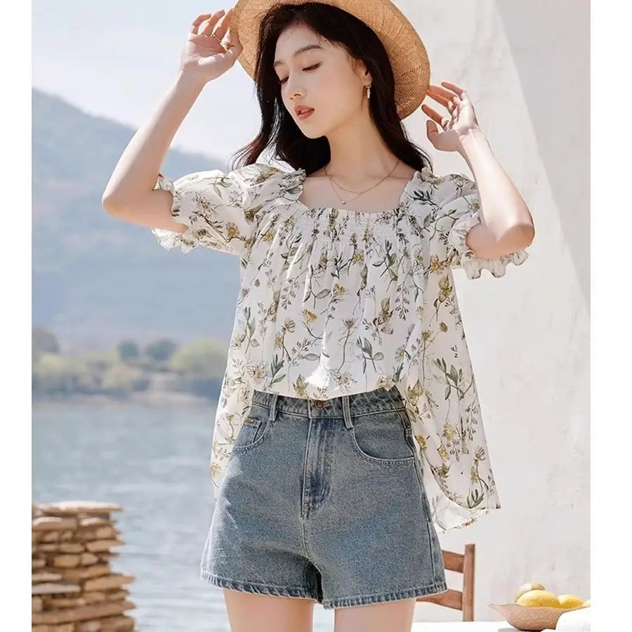 French Square Collar Floral Top for Women Short-sleeved Sweet Summer Shirt New Loose and Versatile Style 
French Square Collar Floral Top for Women Short-sleeved Sweet Summer Shirt New Loose and Versatile Style