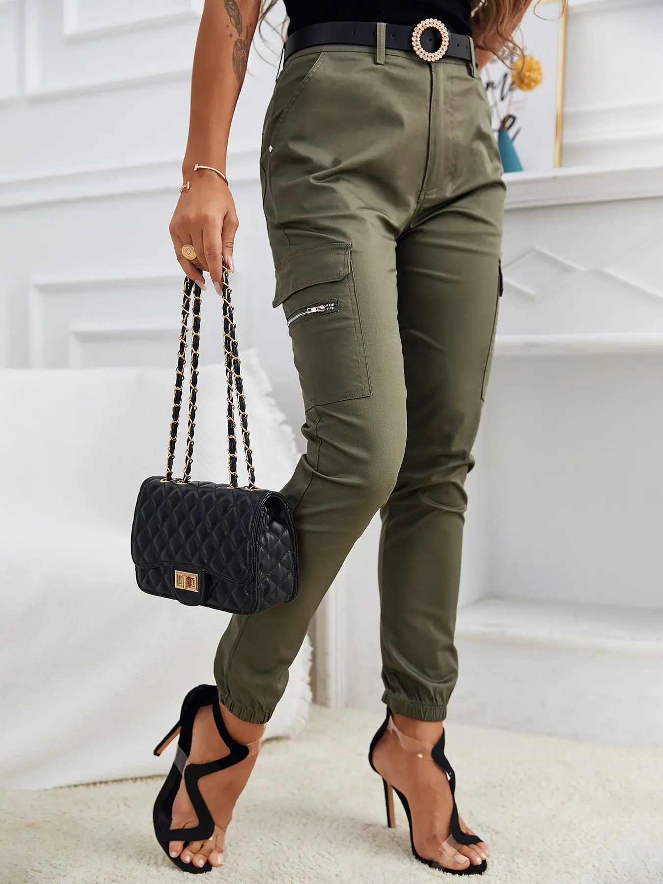 Fashion Women Casual Cargo Pants Daily Wear Solid Color Trousers Zipper Pocket Design Casual Pants Without Belt
Fashion Women Casual Cargo Pants Daily Wear Solid Color Trousers Zipper Pocket Design Casual Pants Without Belt