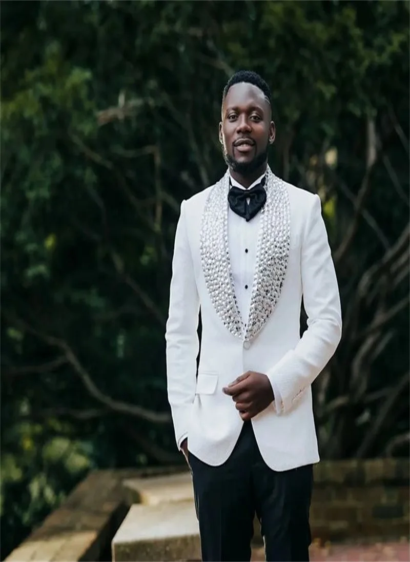 White Men Suits 2 Piece Crystals Blazer+Black Pants Luxury Prom Wedding Tuxedos Coat Custom Made Formal Office Jacket Trousers
White Men Suits 2 Piece Crystals Blazer+Black Pants Luxury Prom Wedding Tuxedos Coat Custom Made Formal Office Jacket Trousers