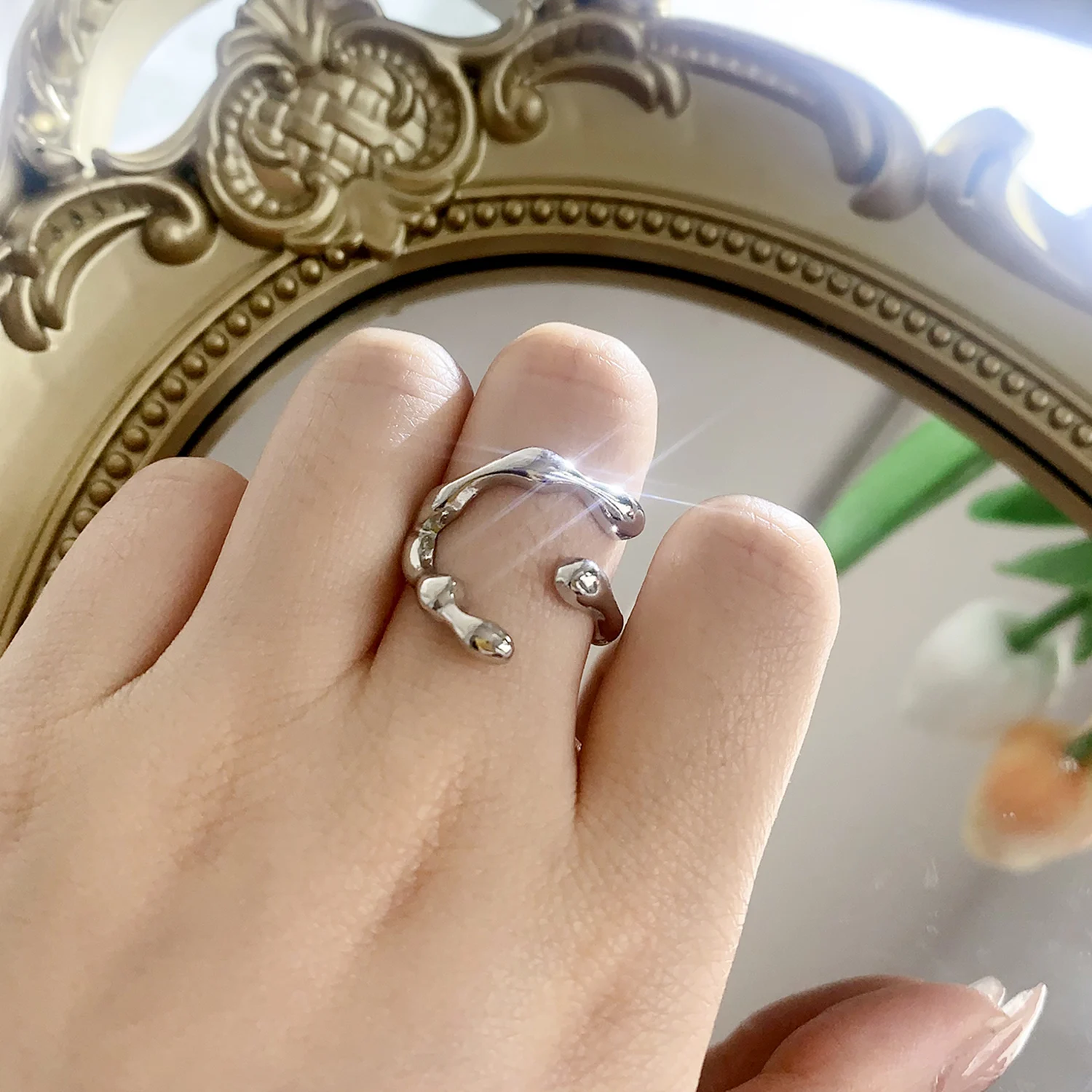 Vintage Punk Irregular Liquid Lava Shape Open Ring For Women Korean Personality Metal Ring Cuff Minimalist Fidget Ring Jewelry
Vintage Punk Irregular Liquid Lava Shape Open Ring For Women Korean Personality Metal Ring Cuff Minimalist Fidget Ring Jewelry