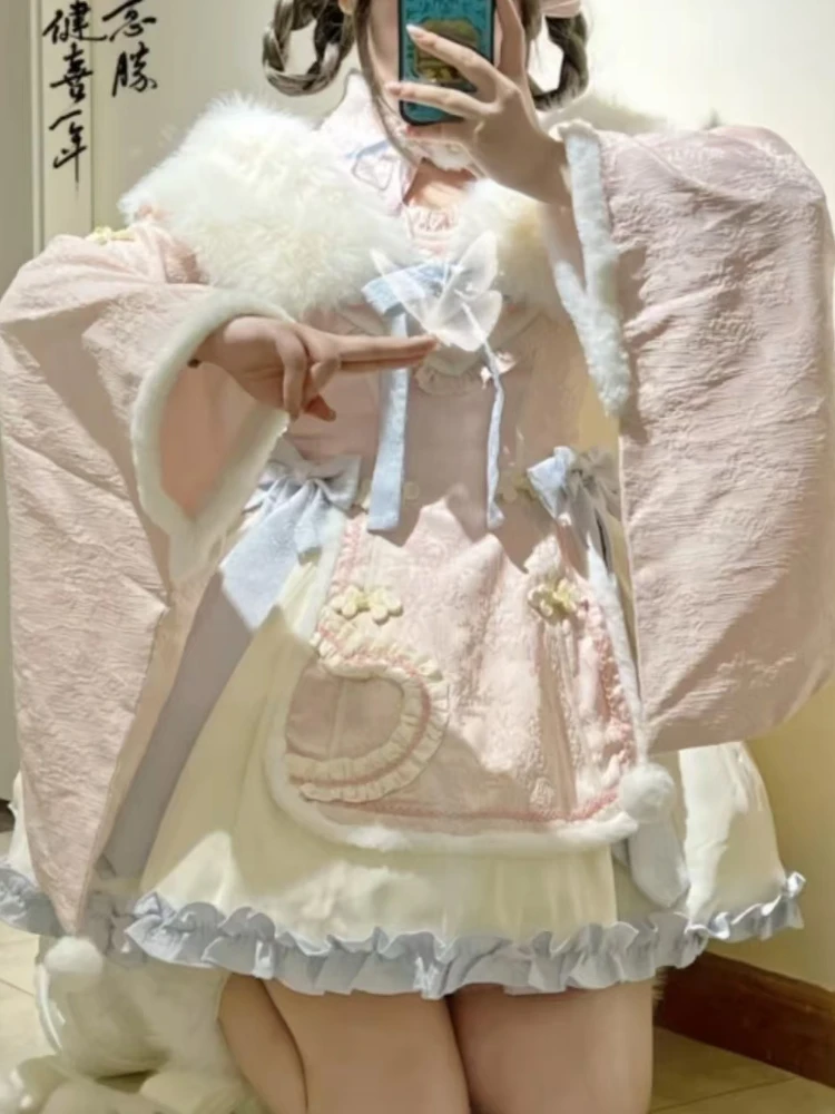 Зимний китайский стиль Kawaii, женский шикарный милый плащ + лоскутное пушистое платье, новый дизайн, розовый милый новогодний костюм Лолиты
Зимний китайский стиль Kawaii, женский шикарный милый плащ + лоскутное пушистое платье, новый дизайн, розовый милый новогодний костюм Лолиты