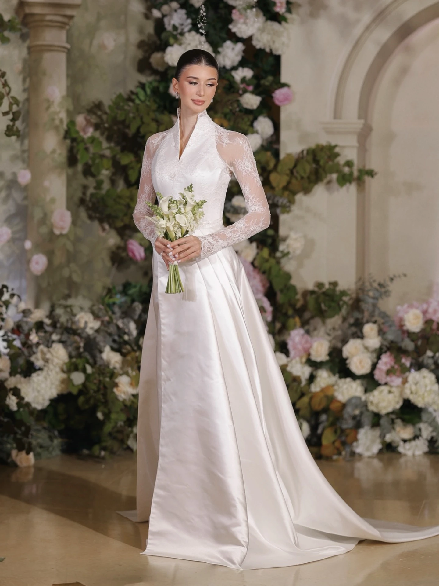 Customized Elegant Qipao Style High Neck Lace Long Sleeve Ball Gown Wedding Dress Court Train Bridal Gown Vestidos De Novia
Customized Elegant Qipao Style High Neck Lace Long Sleeve Ball Gown Wedding Dress Court Train Bridal Gown Vestidos De Novia