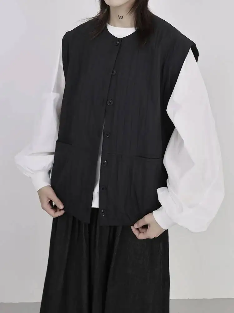 Black Beige Women Cotton-padded Big Size Warm Vest New Round Neck Sleeveless Fashion Autumn Winter 2026 5107
Black Beige Women Cotton-padded Big Size Warm Vest New Round Neck Sleeveless Fashion Autumn Winter 2026 5107