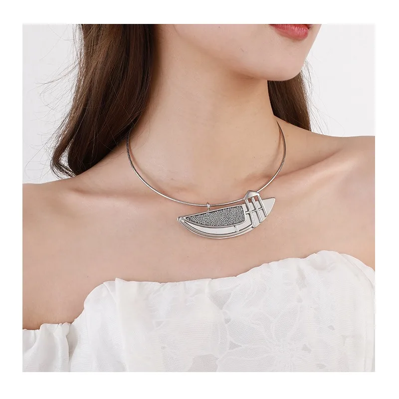New Necklace Versatile Fashion Metal High Sense Sailing Simple Women's Collar Jewelry
New Necklace Versatile Fashion Metal High Sense Sailing Simple Women's Collar Jewelry