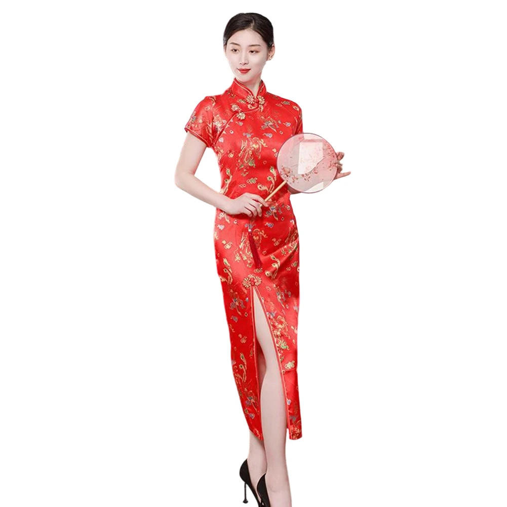 Платье Ципао с воротником-стойкой для женщин, длинный традиционный дизайн Cheongsam, подходящий для повседневного использования и вечеринок
Платье Ципао с воротником-стойкой для женщин, длинный традиционный дизайн Cheongsam, подходящий для повседневного использования и вечеринок