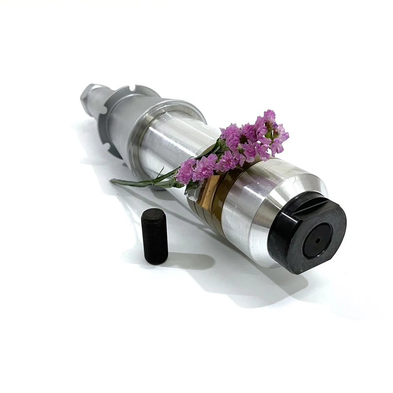 15KHZ 2600W Ultrasonic Welding Converter With Booster For plastic sealing/cutting
15KHZ 2600W Ultrasonic Welding Converter With Booster For plastic sealing/cutting