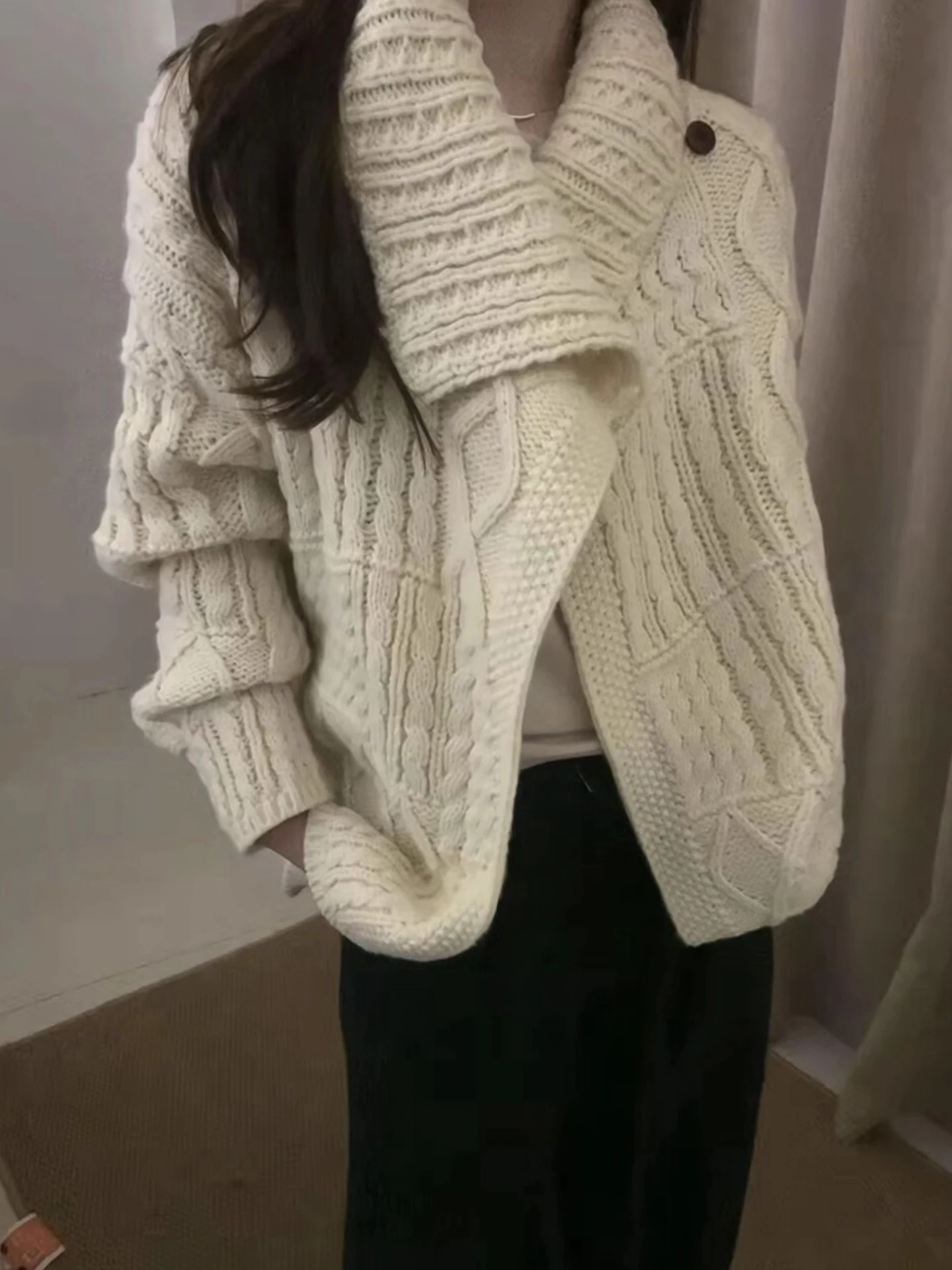 Clothland женский элегантный вязаный кардиган с открытой строчкой, трикотажный свитер с длинными рукавами, куртка, женская верхняя одежда, пальто Mujer HA636
Clothland женский элегантный вязаный кардиган с открытой строчкой, трикотажный свитер с длинными рукавами, куртка, женская верхняя одежда, пальто Mujer HA636