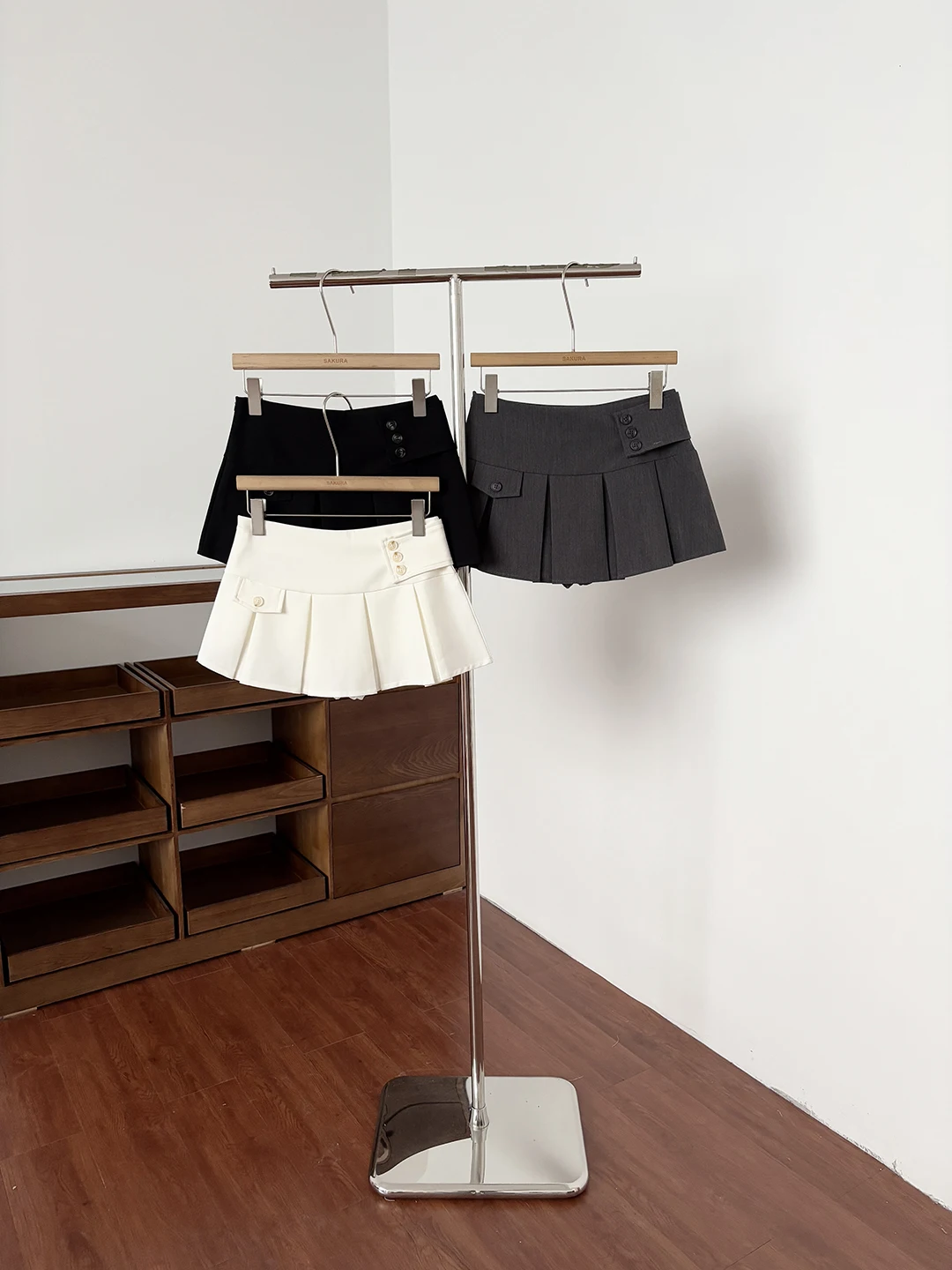 Slimming High Waist Pleated Skirt Commute Fashion Simple Versatile Women's Short Skirt Polyester Fiber Summer 2026
Slimming High Waist Pleated Skirt Commute Fashion Simple Versatile Women's Short Skirt Polyester Fiber Summer 2026