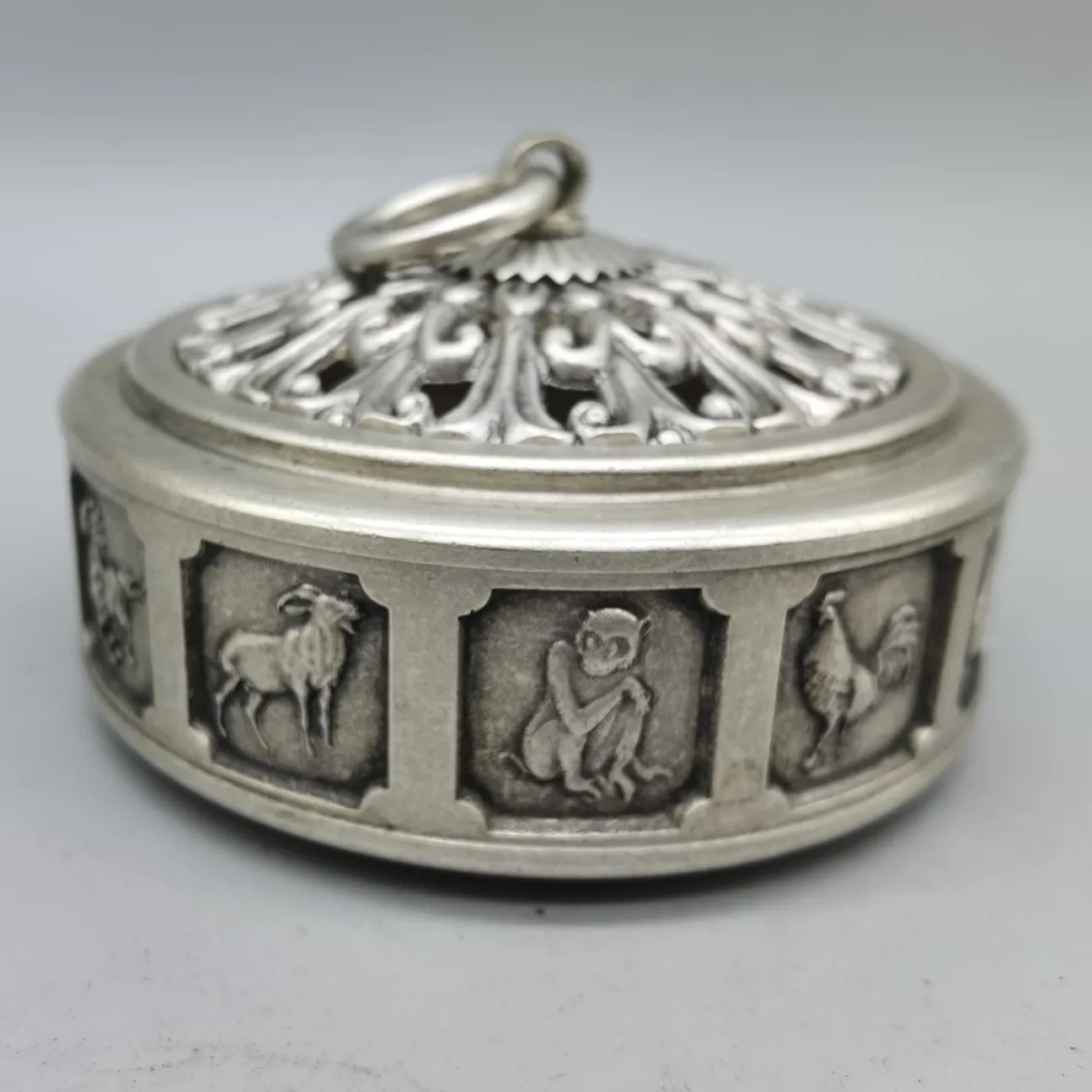 White Copper Silver-Plated Twelve Zodiac Signs Incense Burner
White Copper Silver-Plated Twelve Zodiac Signs Incense Burner