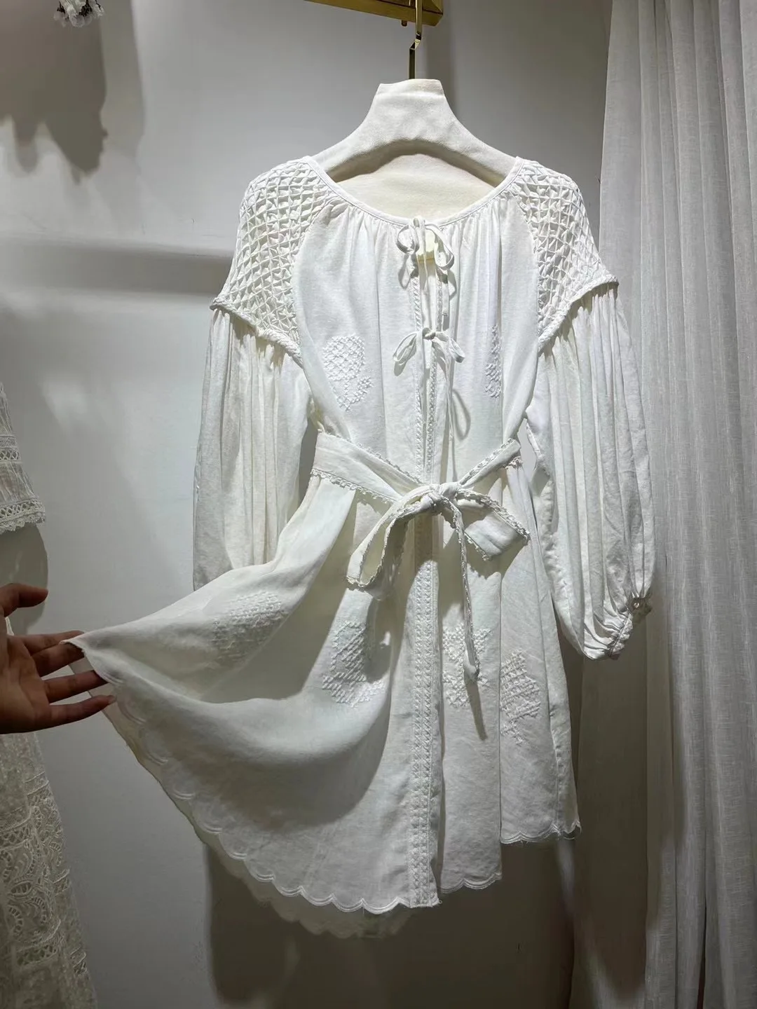 Women's Fashion Spring/Summer Small and Popular Hollow out Lantern Sleeves White Embroidered Lace up Dress
Women's Fashion Spring/Summer Small and Popular Hollow out Lantern Sleeves White Embroidered Lace up Dress