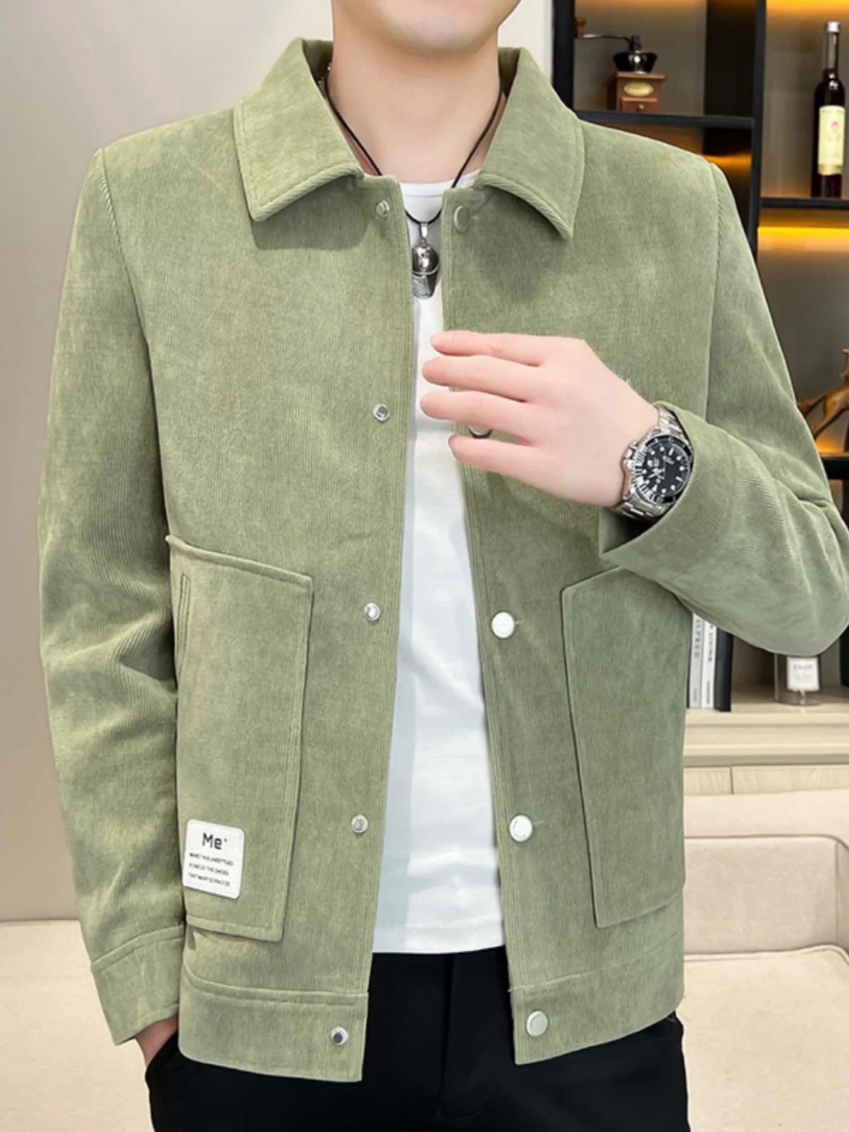 Мужская повседневная куртка с коротким воротником, однотонная, в деловом стиле, корейский дизайн, весна-осень, высококачественная легкая рабочая одежда
Мужская повседневная куртка с коротким воротником, однотонная, в деловом стиле, корейский дизайн, весна-осень, высококачественная легкая рабочая одежда