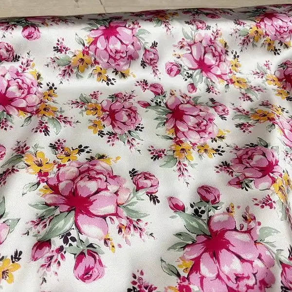 1 meter 95% Mulberry Silk 5% Spandex 19 momme Thick Charmeuse Silk Fabric White Floral Printed 102cm 40" wide by the yard XL429
1 meter 95% Mulberry Silk 5% Spandex 19 momme Thick Charmeuse Silk Fabric White Floral Printed 102cm 40" wide by the yard XL429
