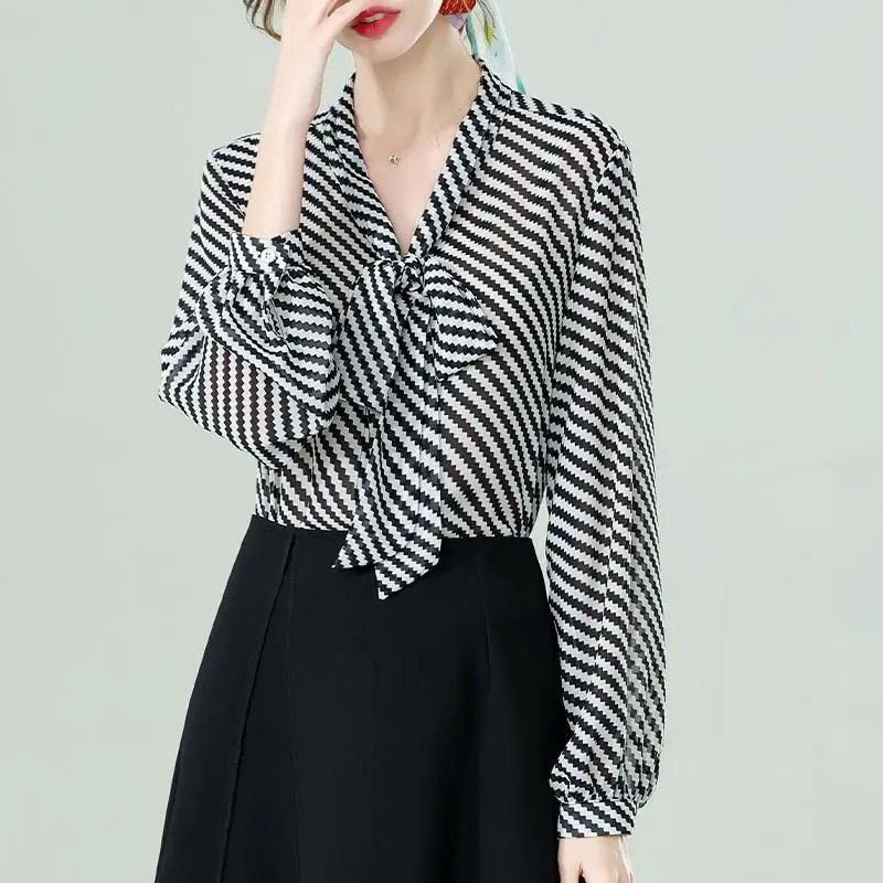 Women's Spring Summer Graceful Bowknot Stripe Shirts 2025 New Office Lady Graceful Black Blouse Fashion Joker Tops Female
Women's Spring Summer Graceful Bowknot Stripe Shirts 2025 New Office Lady Graceful Black Blouse Fashion Joker Tops Female