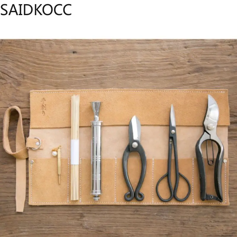 Genuine leather tool kit set, floral designer's special scissors, small original flower path, Japanese flower arrangement
Genuine leather tool kit set, floral designer's special scissors, small original flower path, Japanese flower arrangement