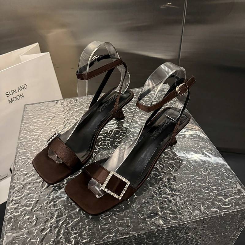 2026 New Niche High-Heeled French Rhinestone Sandals Fairy Shoes with Skirt-Style Elegant Straps
2026 New Niche High-Heeled French Rhinestone Sandals Fairy Shoes with Skirt-Style Elegant Straps